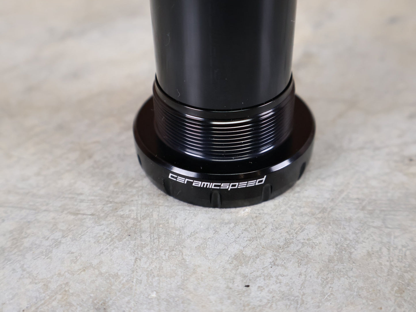 Innenlager von Ceramicspeed, CERAMICSPEED BB ALPHA BSA INNENLAGER / SRAM DUB ROAD – 68 MM – 28,99 MM ACHSE vor USEDBIKES - OB.DE Hintergrund