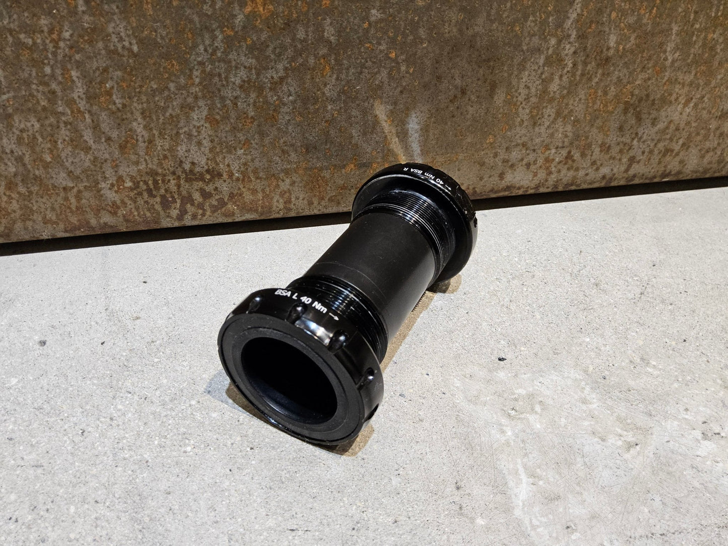 Innenlager von Ceramicspeed, CERAMICSPEED INNENLAGER BSA DUB 29MM vor USEDBIKES - OB.DE Hintergrund