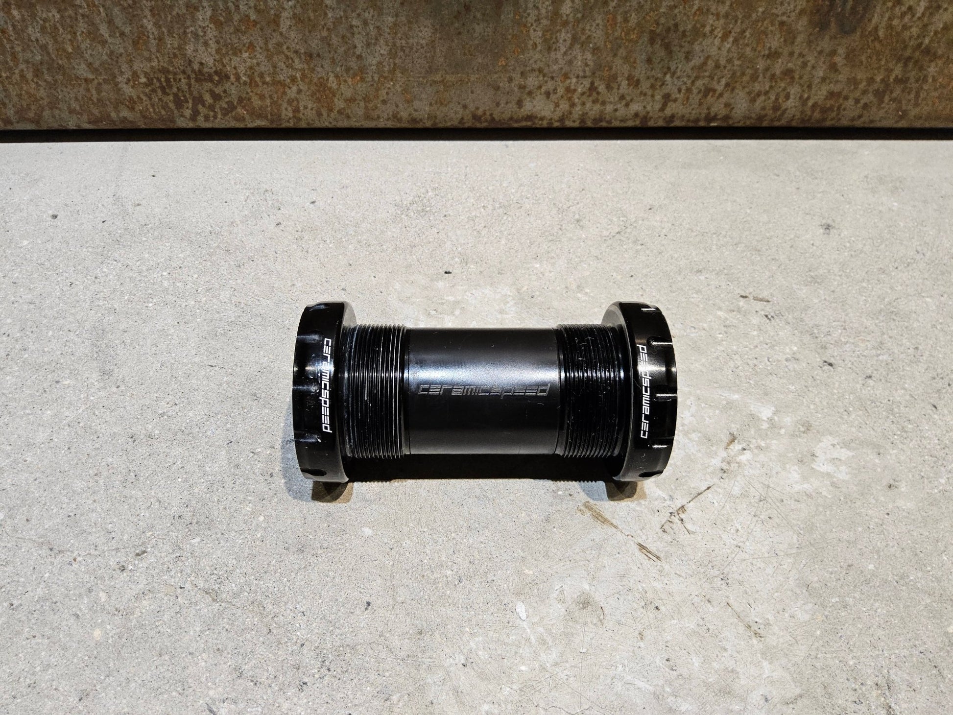 Innenlager von Ceramicspeed, CERAMICSPEED INNENLAGER BSA DUB 29MM vor USEDBIKES - OB.DE Hintergrund