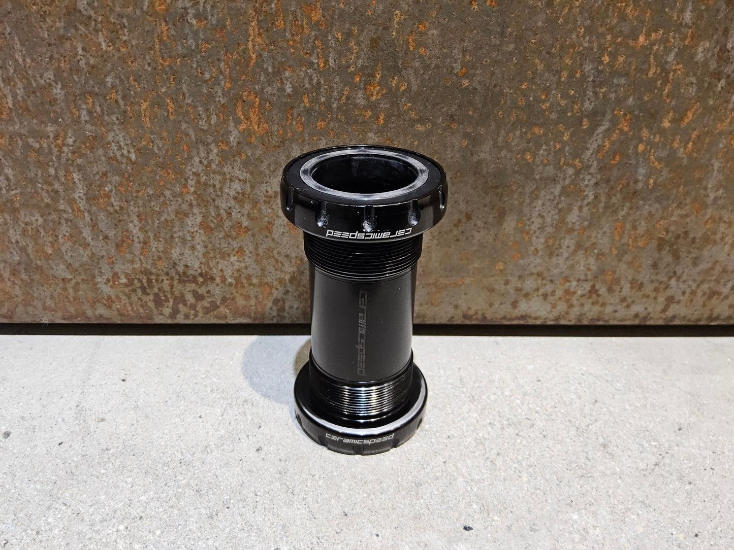 Innenlager von Ceramicspeed, CERAMICSPEED INNENLAGER BSA DUB 29MM vor USEDBIKES - OB.DE Hintergrund