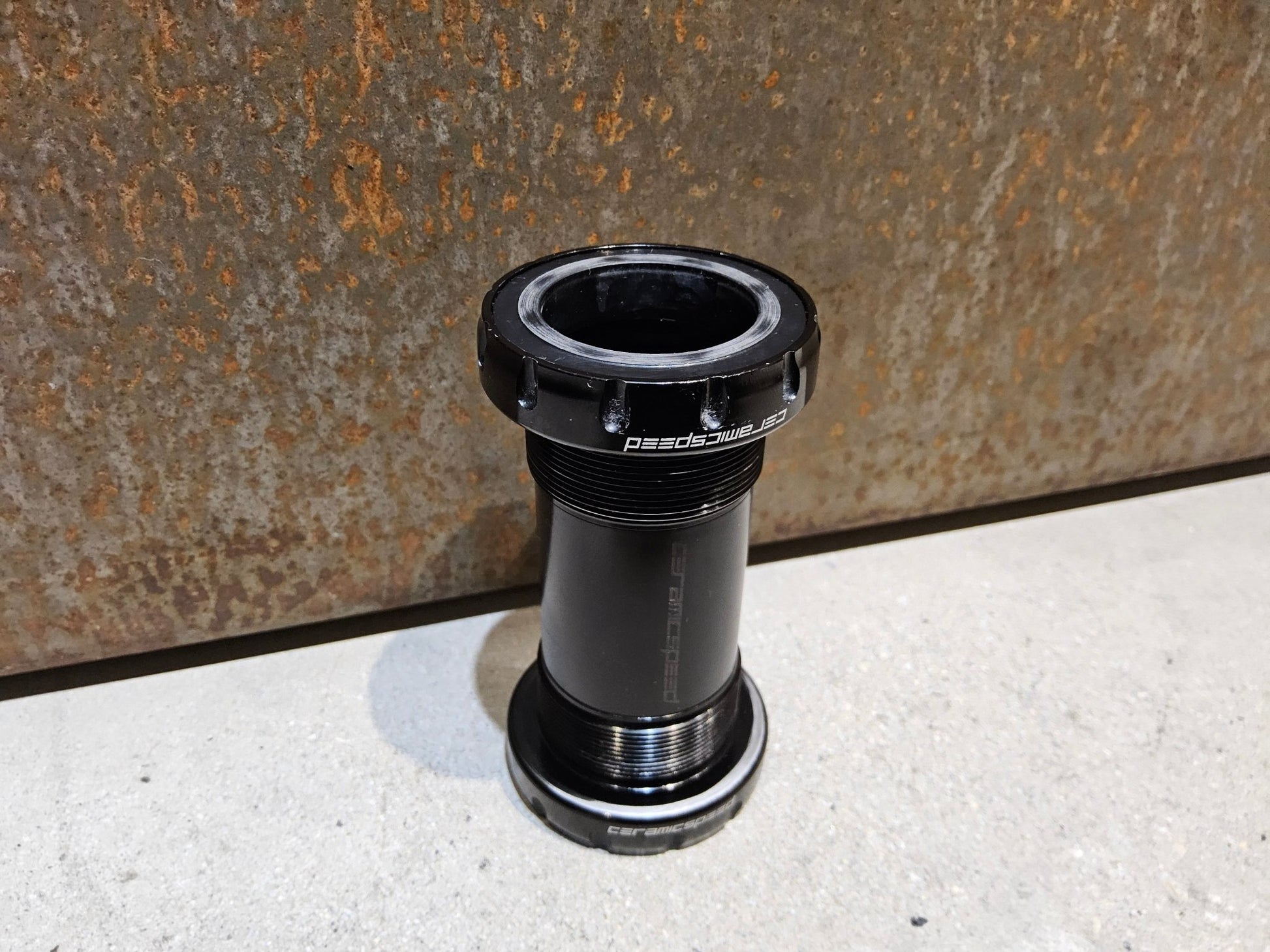 Innenlager von Ceramicspeed, CERAMICSPEED INNENLAGER BSA DUB 29MM vor USEDBIKES - OB.DE Hintergrund