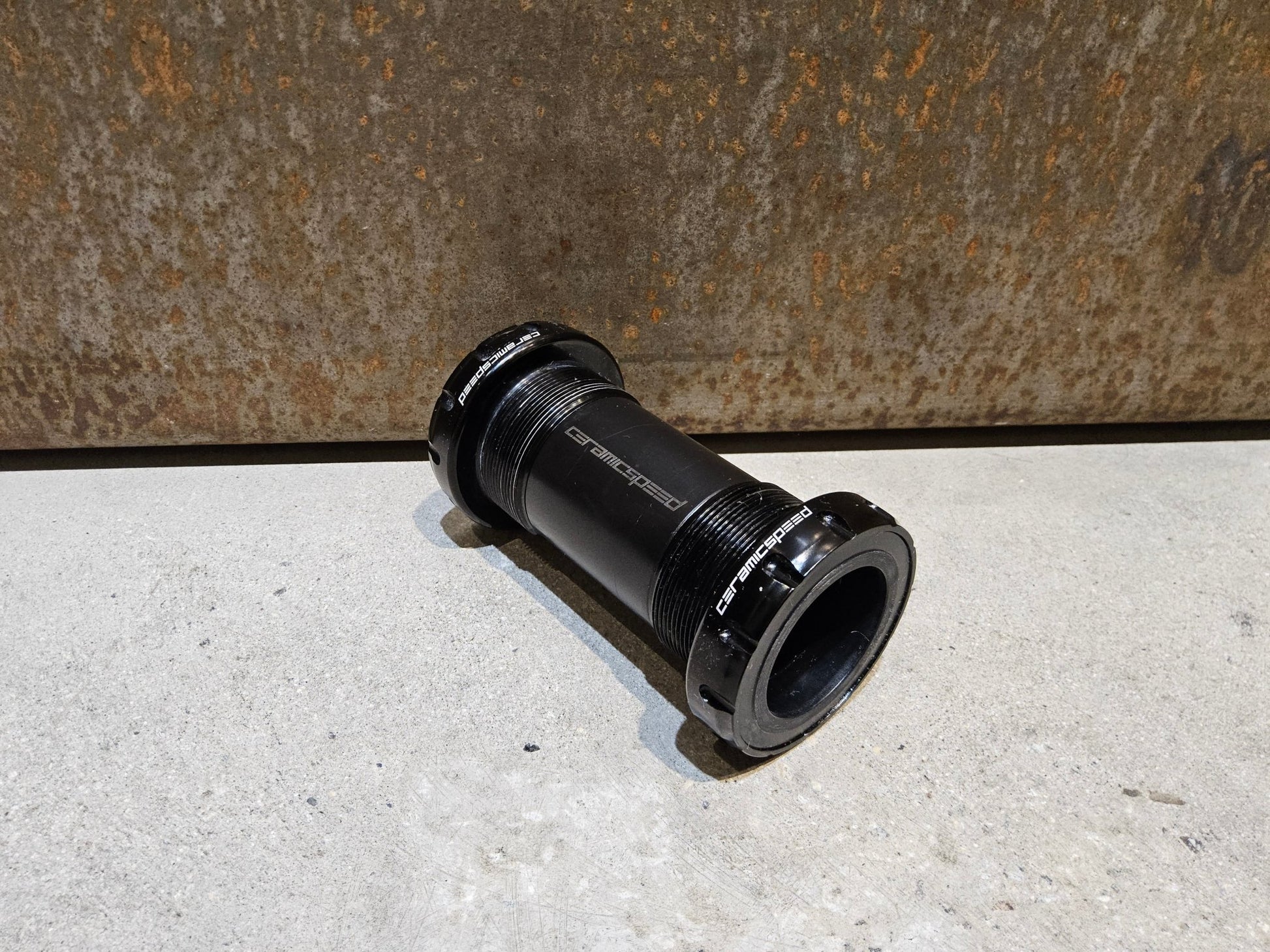 Innenlager von Ceramicspeed, CERAMICSPEED INNENLAGER BSA DUB 29MM vor USEDBIKES - OB.DE Hintergrund