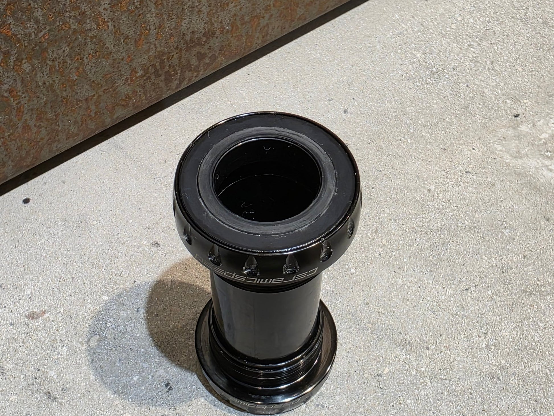 Innenlager von Ceramicspeed, CERAMICSPEED INNENLAGER COATED BSA SHIMANO 24MM vor USEDBIKES - OB.DE Hintergrund