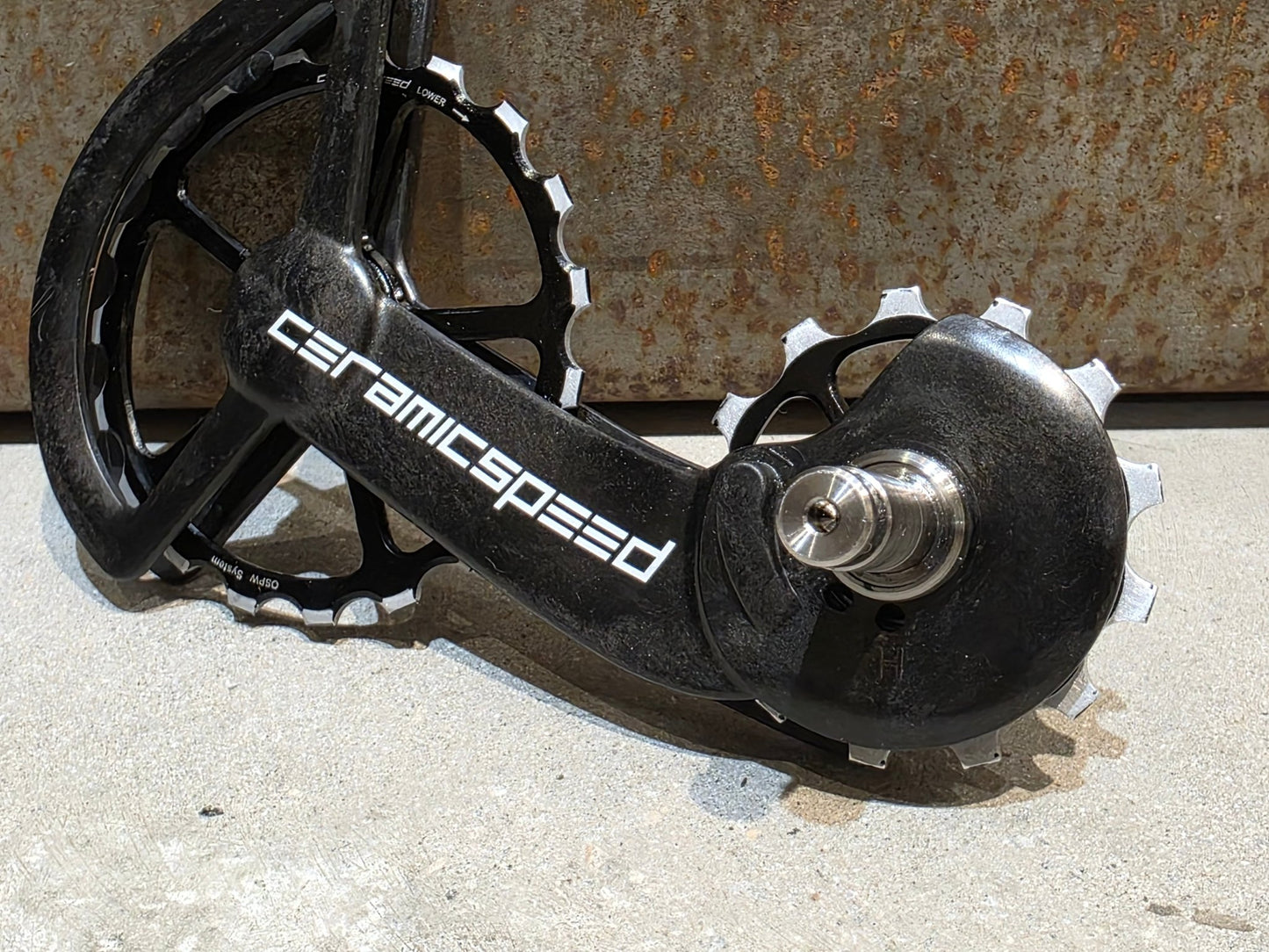 Schaltungsteile von Ceramicspeed, CERAMICSPEED OSPW COATED SHIMANO R9100 DURA ACE / R8000 ULTEGRA vor USEDBIKES - OB.DE Hintergrund