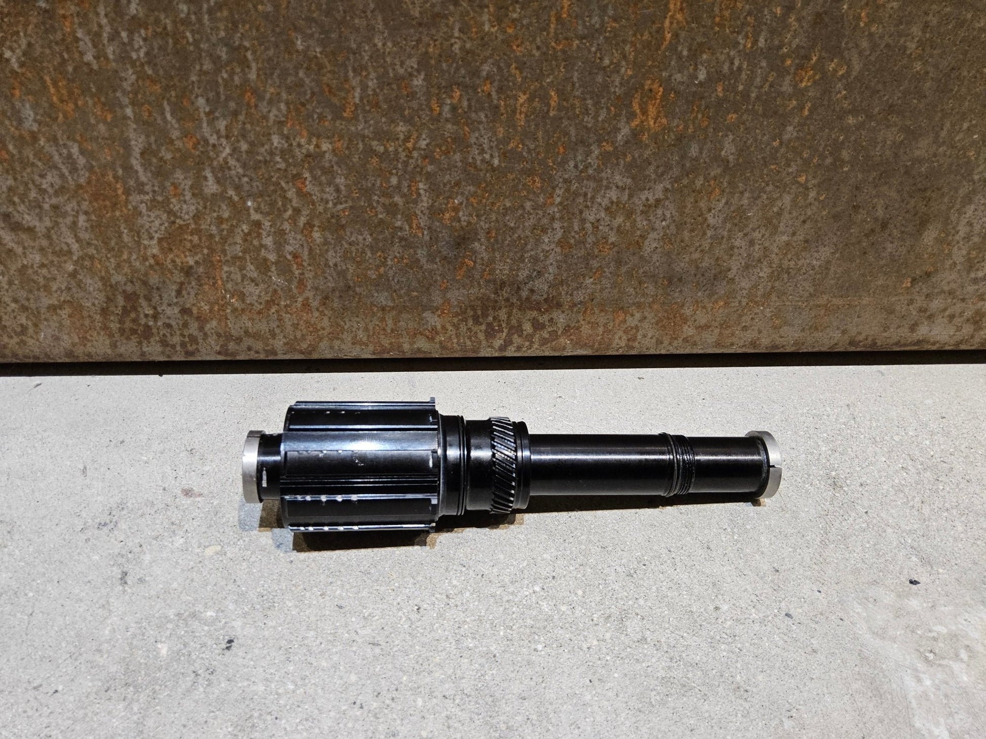 Zubehör von Chris King, CHRIS KING R45 FREILAUF UMRÜSTKIT SHIMANO ROAD / DISC 142MM vor USEDBIKES - OB.DE Hintergrund