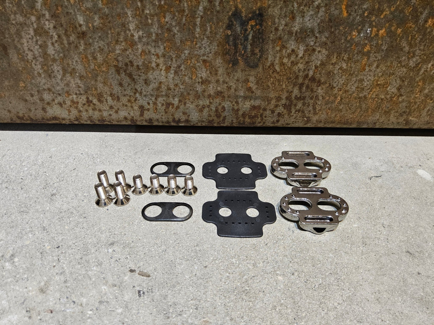 Pedale von Crankbrothers, CRANKBROTHERS KLICKPEDAL EGGBEATER 2 vor USEDBIKES - OB.DE Hintergrund