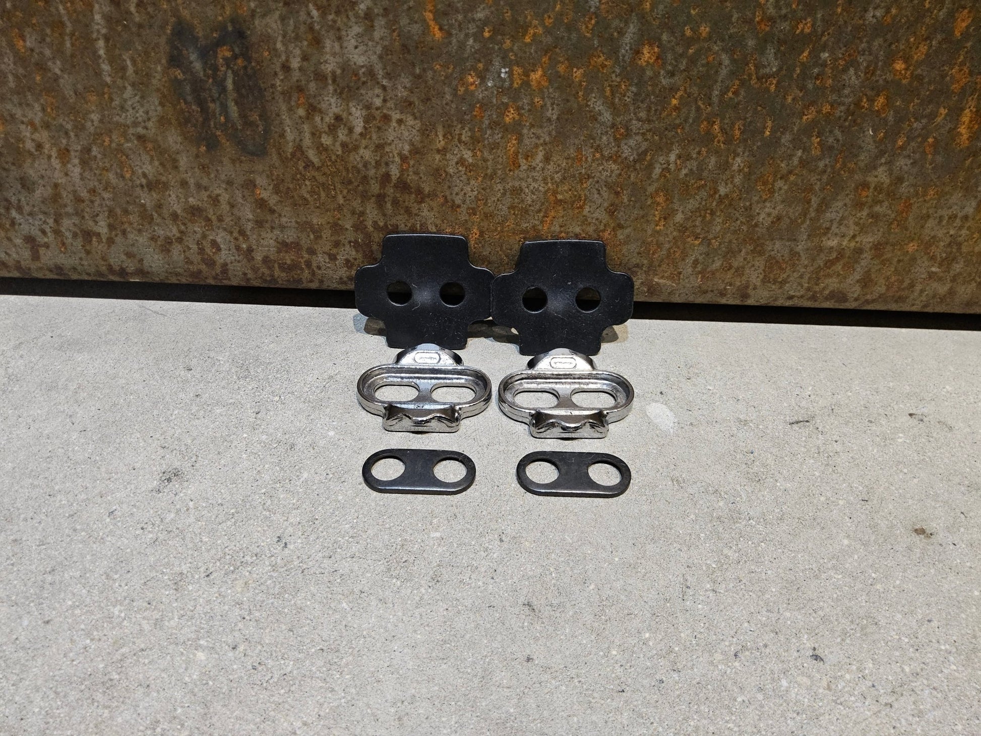 Zubehör von Time, CRANKBROTHERS PEDALPLATTEN STANDART RELEASE KIT 15 / 0 GRAD vor USEDBIKES - OB.DE Hintergrund