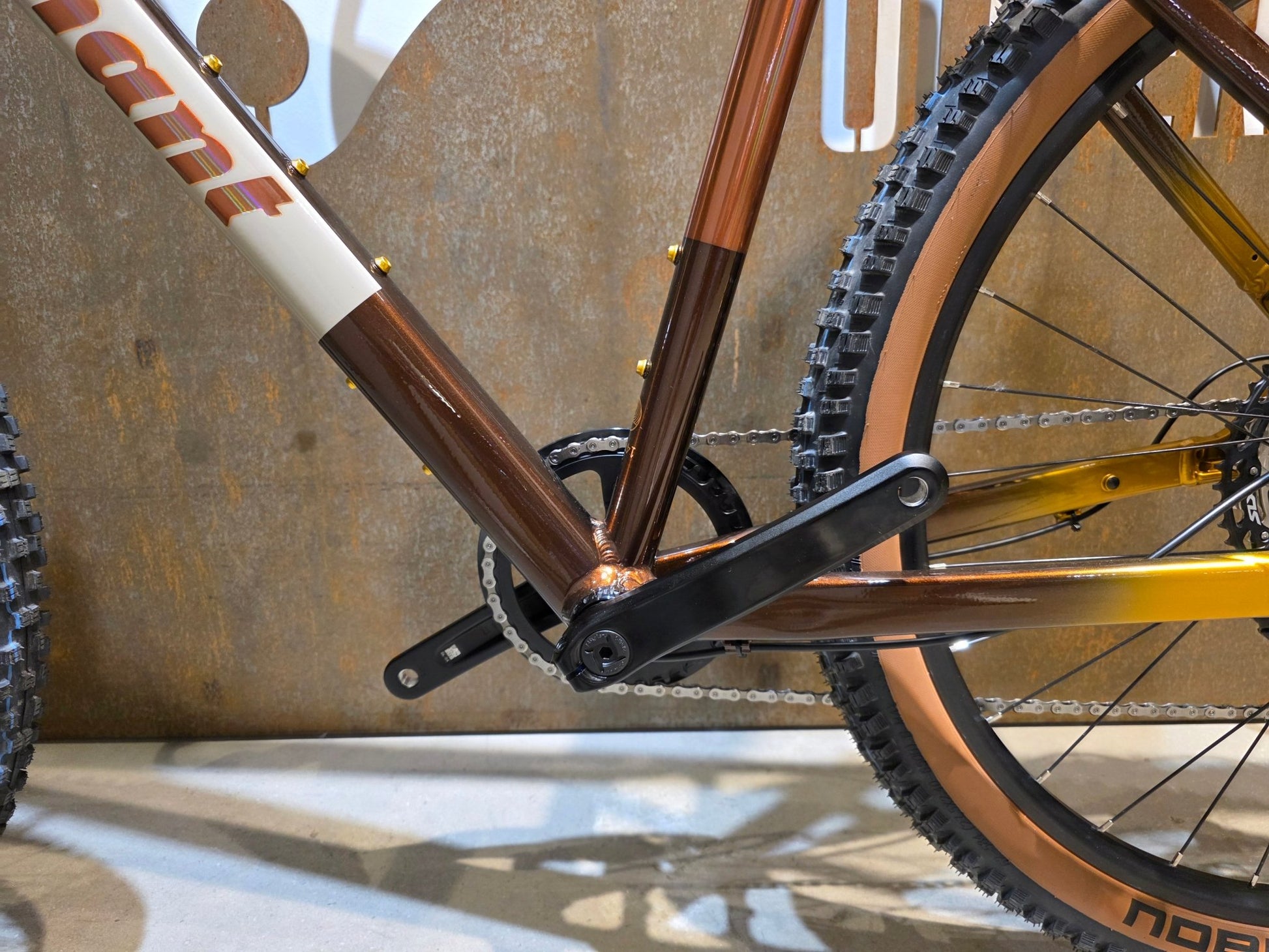 Gravel/Cyclocross von Diamant, DIAMANT 140 STEPOVER / MOKKALATTE DUOTONE / L vor USEDBIKES - OB.DE Hintergrund