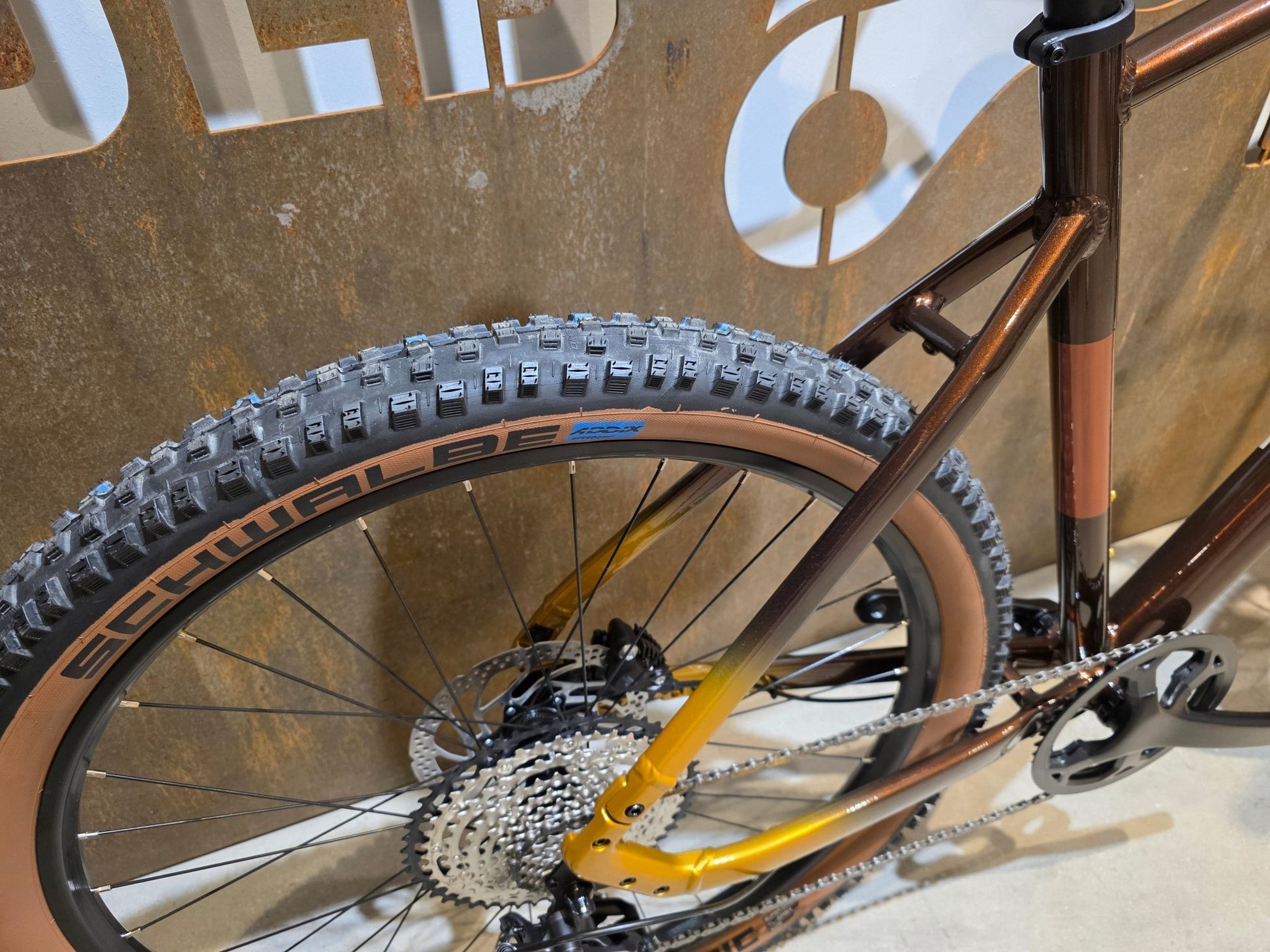 Gravel/Cyclocross von Diamant, DIAMANT 140 STEPOVER / MOKKALATTE DUOTONE / L vor USEDBIKES - OB.DE Hintergrund