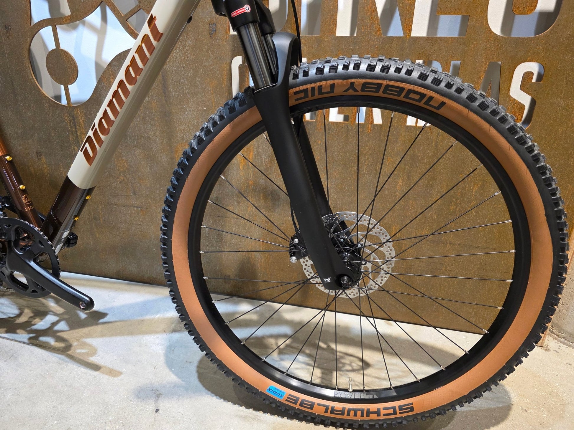 Gravel/Cyclocross von Diamant, DIAMANT 140 STEPOVER / MOKKALATTE DUOTONE / L vor USEDBIKES - OB.DE Hintergrund