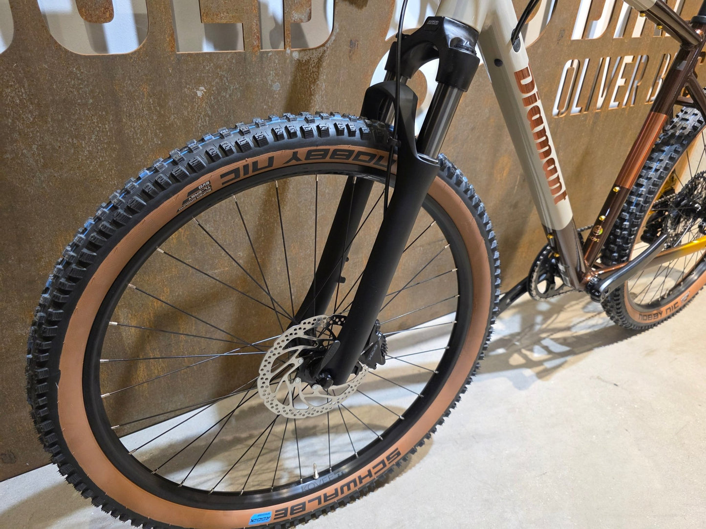 Gravel/Cyclocross von Diamant, DIAMANT 140 STEPOVER / MOKKALATTE DUOTONE / L vor USEDBIKES - OB.DE Hintergrund