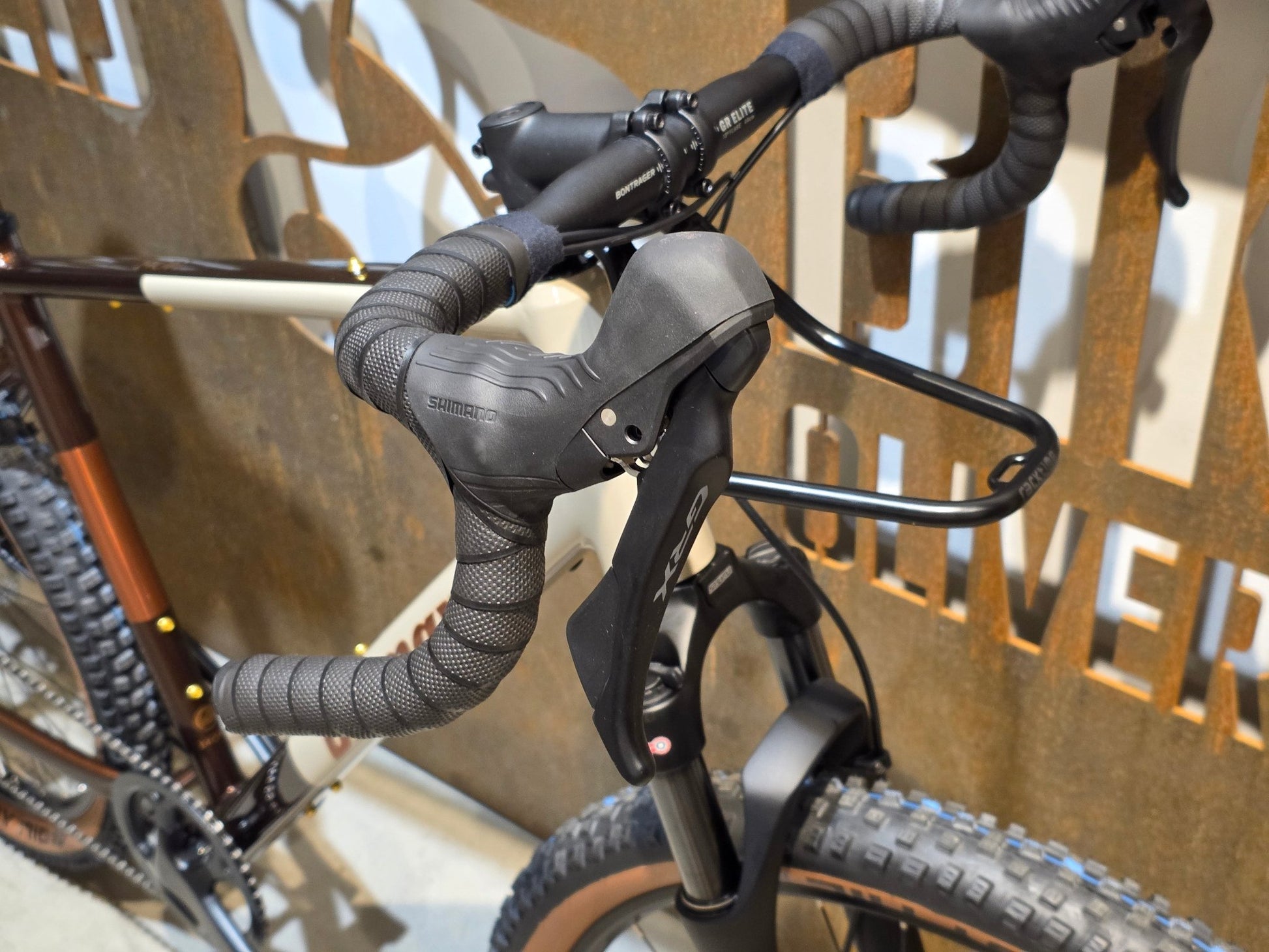 Gravel/Cyclocross von Diamant, DIAMANT 140 STEPOVER / MOKKALATTE DUOTONE / L vor USEDBIKES - OB.DE Hintergrund