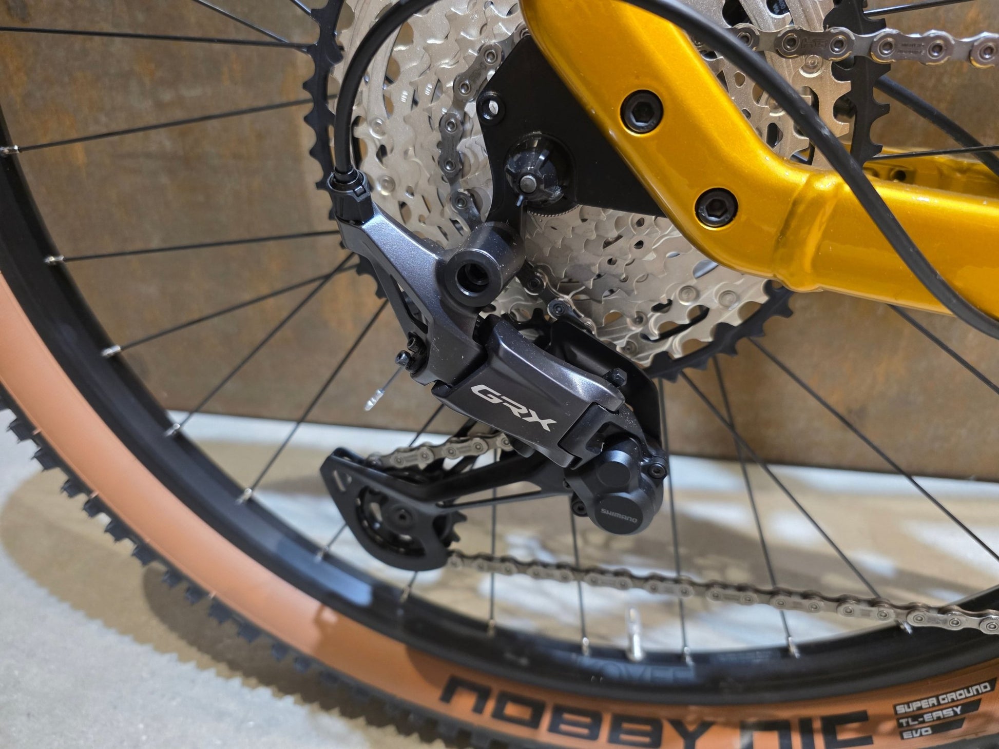 Gravel/Cyclocross von Diamant, DIAMANT 140 STEPOVER / MOKKALATTE DUOTONE / L vor USEDBIKES - OB.DE Hintergrund