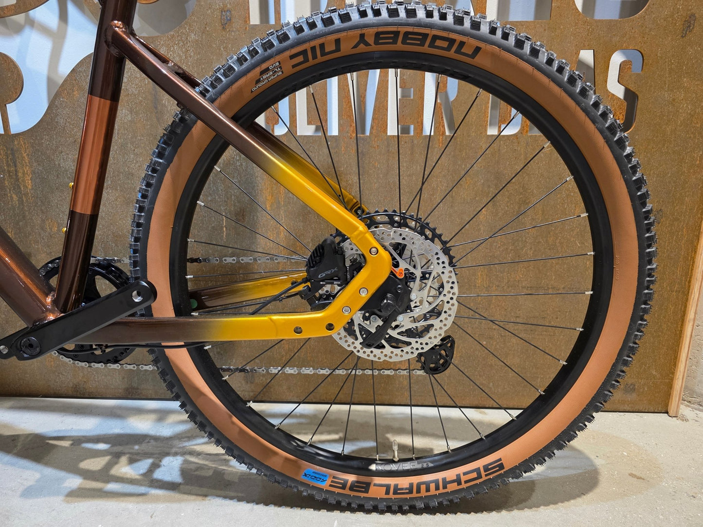 Gravel/Cyclocross von Diamant, DIAMANT 140 STEPOVER / MOKKALATTE DUOTONE / M vor USEDBIKES - OB.DE Hintergrund