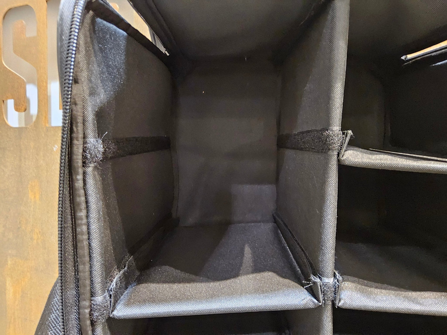 Taschen & Rucksäcke von Dmt, DMT 100 L TRANSPORTKOFFER / TROLLEY vor USEDBIKES - OB.DE Hintergrund