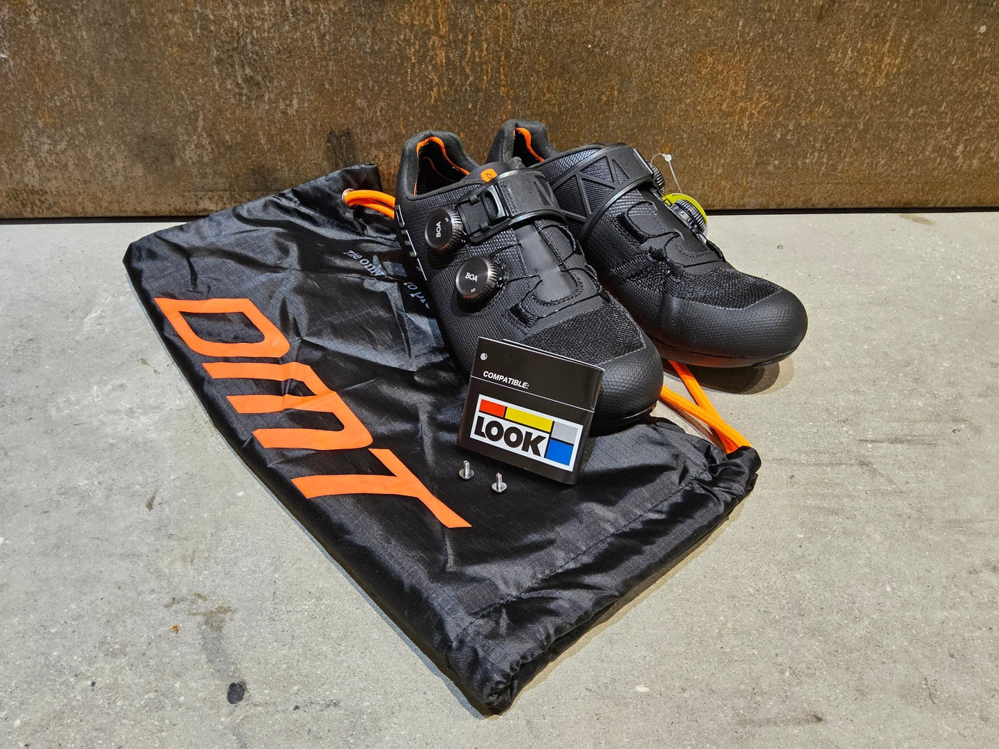 RR - Herrenschuhe von Dmt, DMT KR0 EVO RENNRADSCHUH / SCHWARZ / ANTHRAZIT / UNISEX / 42 vor USEDBIKES - OB.DE Hintergrund