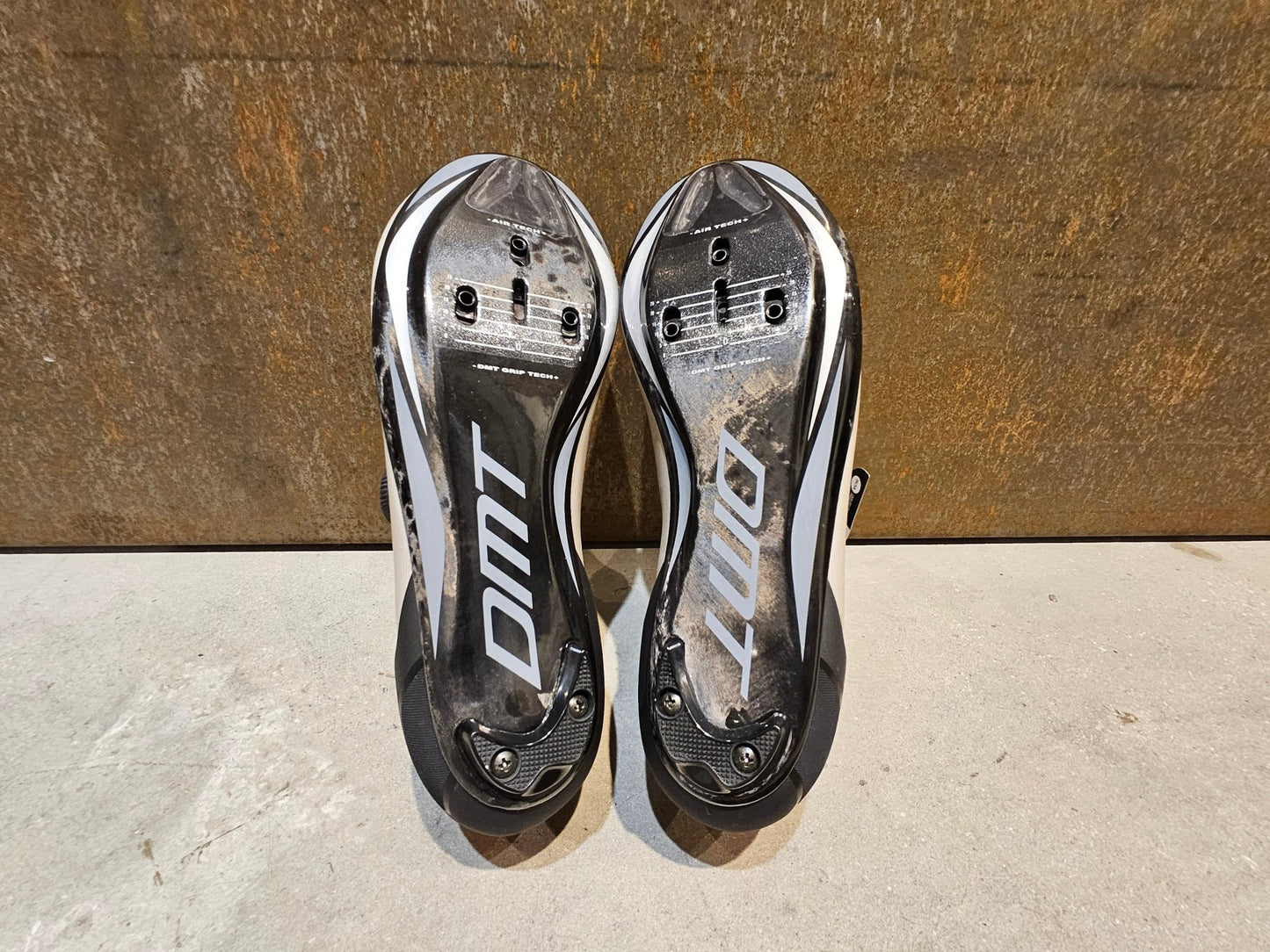 RR - Herrenschuhe von Dmt, DMT KR30 RENNRADSCHUH / SAND / BLACK / UNISEX / 42 vor USEDBIKES - OB.DE Hintergrund