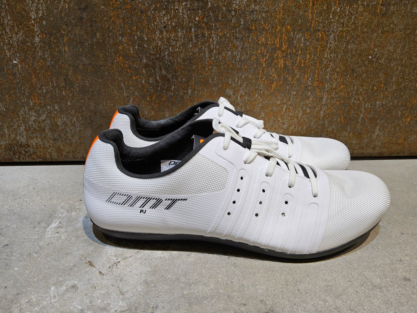 RR - Herrenschuhe von Dmt, DMT KR4 PJ RENNRADSCHUH / WEIß / UNISEX / 42 vor USEDBIKES - OB.DE Hintergrund