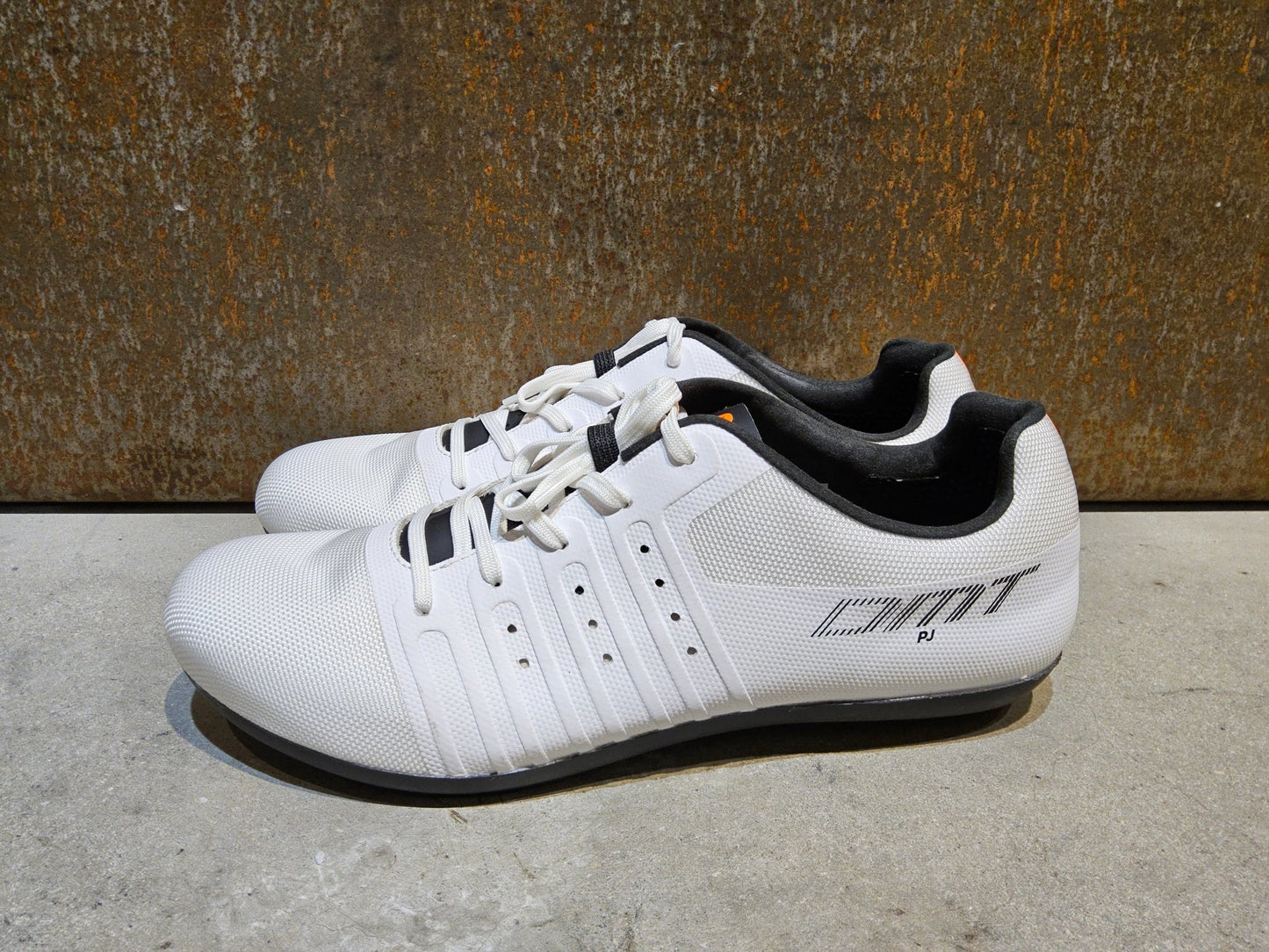 RR - Herrenschuhe von Dmt, DMT KR4 PJ RENNRADSCHUH / WEIß / UNISEX / 42 vor USEDBIKES - OB.DE Hintergrund