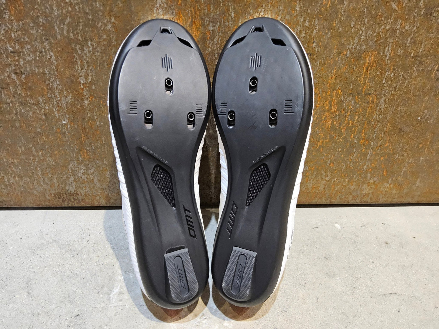 RR - Herrenschuhe von Dmt, DMT KR4 PJ RENNRADSCHUH / WEIß / UNISEX / 42 vor USEDBIKES - OB.DE Hintergrund