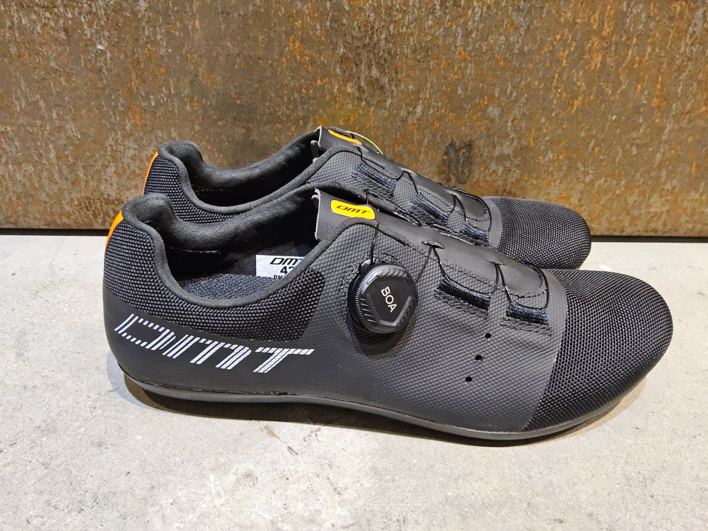 RR - Herrenschuhe von Dmt, DMT KR4 RENNRADSCHUH / SCHWARZ / UNISEX / 42 vor USEDBIKES - OB.DE Hintergrund