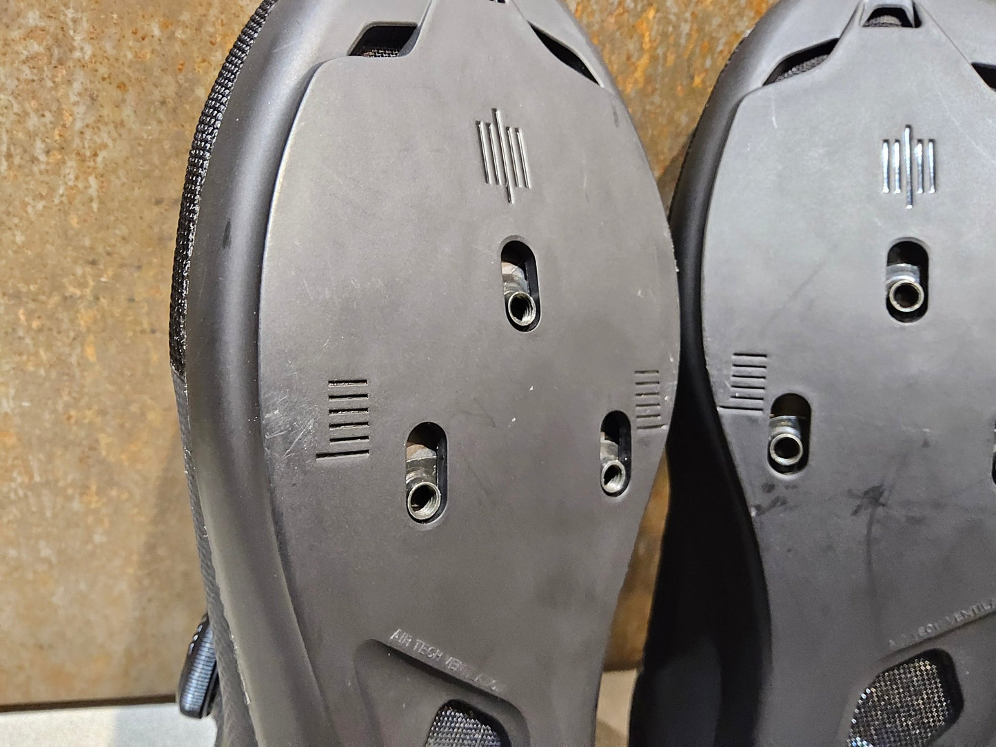 RR - Herrenschuhe von Dmt, DMT KR4 RENNRADSCHUH / SCHWARZ / UNISEX / 42 vor USEDBIKES - OB.DE Hintergrund