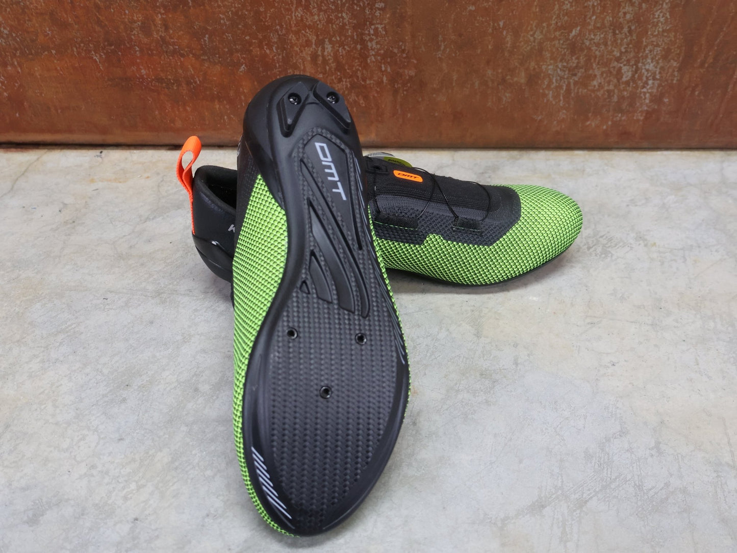 RR - Herrenschuhe von Dmt, DMT KT4 TRIATHLON FAHRRADSCHUH / SCHWARZ / GELB REFLEX / UNISEX vor USEDBIKES - OB.DE Hintergrund