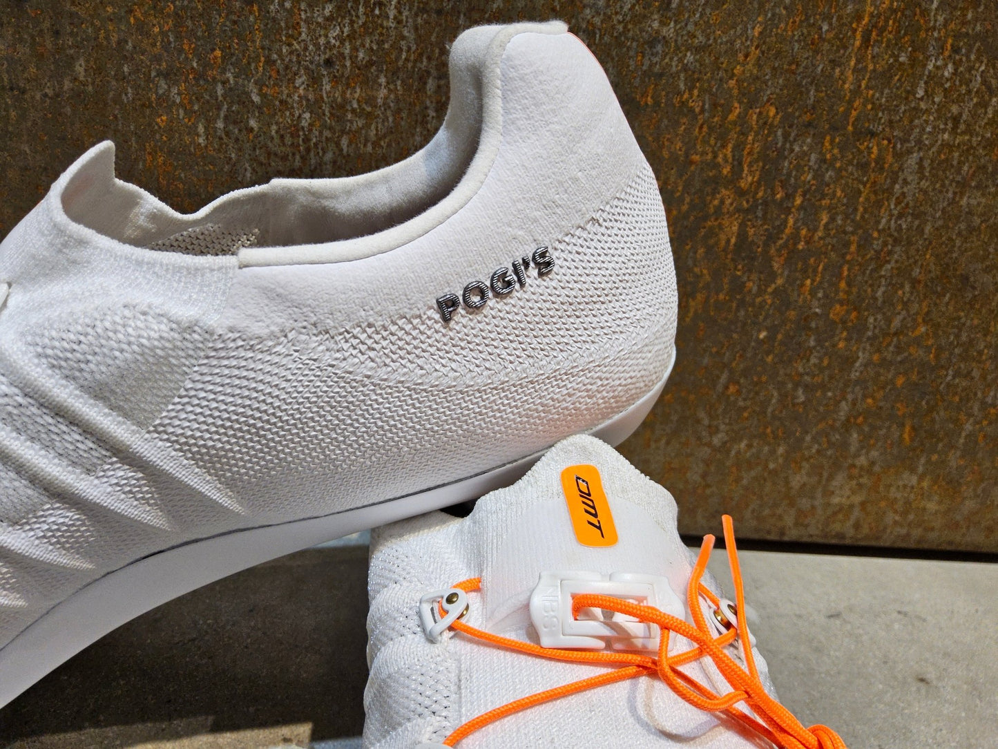 RR - Herrenschuhe von Dmt, DMT POGIS 25 RENNRADSCHUH / WEIß / UNISEX / 48 vor USEDBIKES - OB.DE Hintergrund
