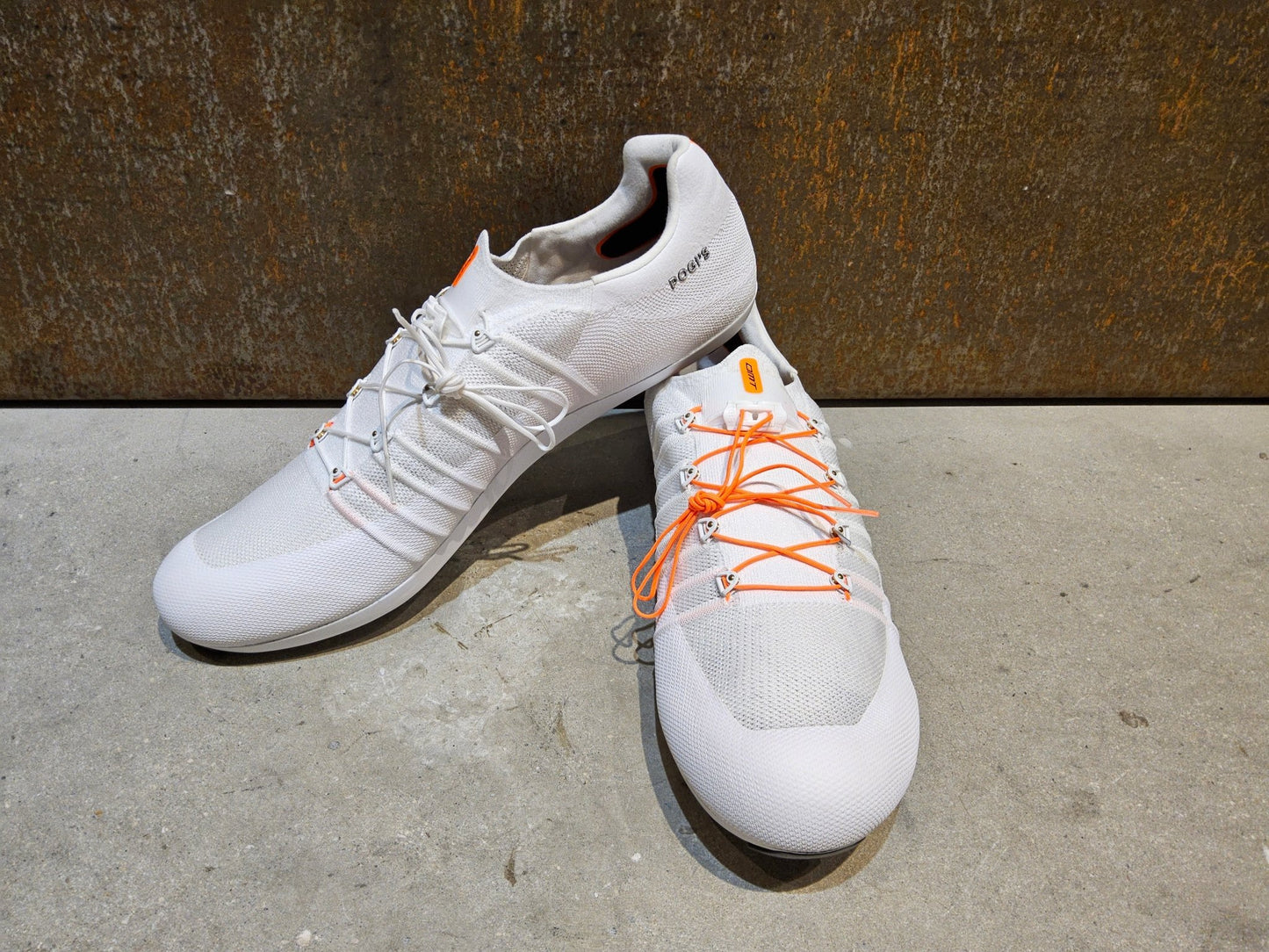 RR - Herrenschuhe von Dmt, DMT POGIS 25 RENNRADSCHUH / WEIß / UNISEX / 48 vor USEDBIKES - OB.DE Hintergrund