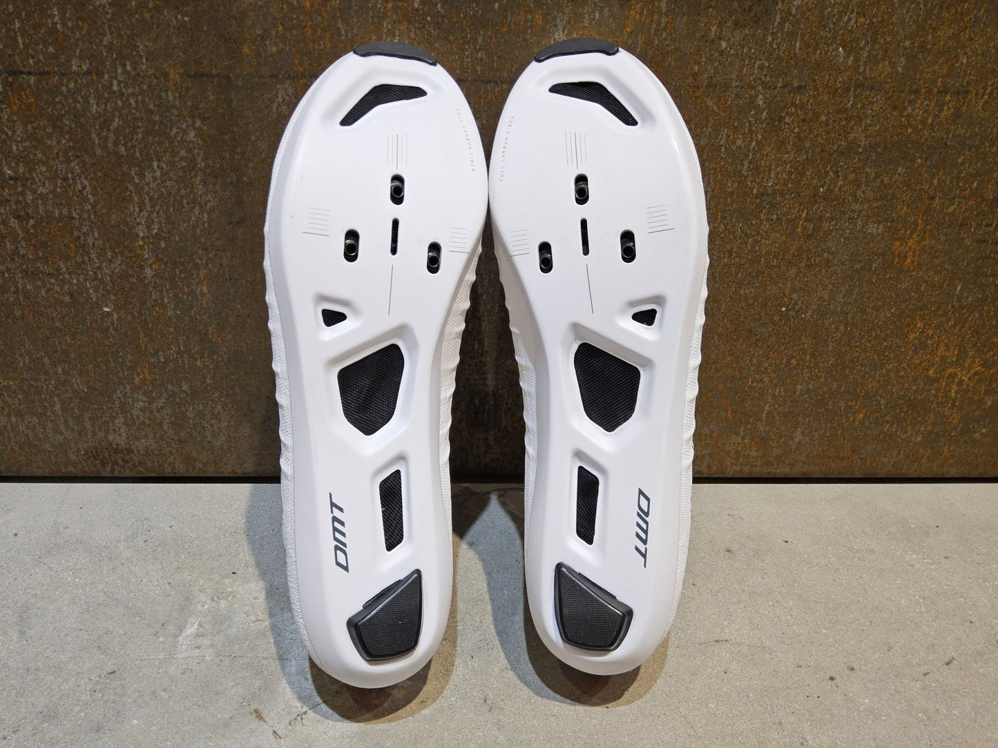 RR - Herrenschuhe von Dmt, DMT POGIS 25 RENNRADSCHUH / WEIß / UNISEX / 48 vor USEDBIKES - OB.DE Hintergrund