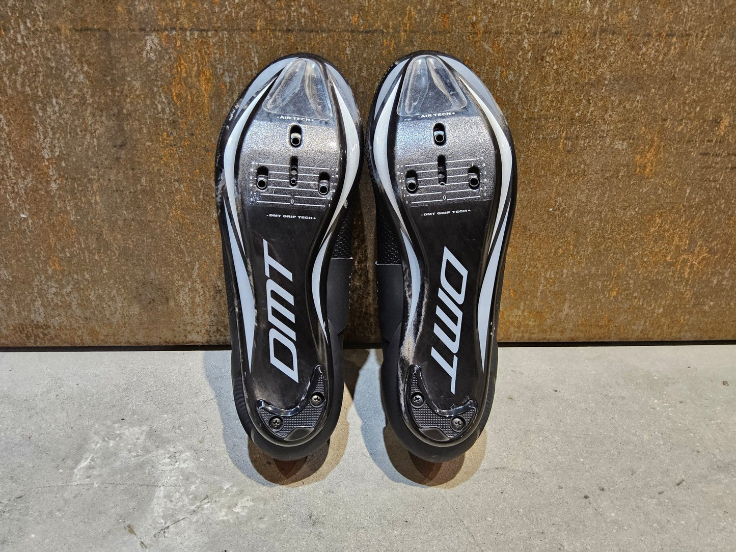 RR - Herrenschuhe von Dmt, DMT SH10 RENNRADSCHUH / SCHWARZ / UNISEX / 42 vor USEDBIKES - OB.DE Hintergrund