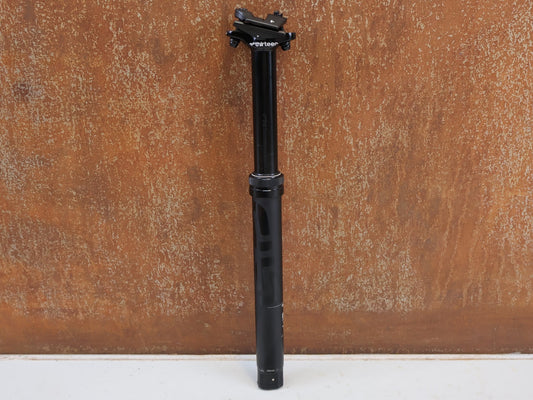 SattelstĂĽtze von E*thirteen, DROPPER POST ABSENKBARE SATTELSTĂśTZE 31.6MM 90-120MM HUB MTB INTERN vor USEDBIKES-OB.DE Hintergrund