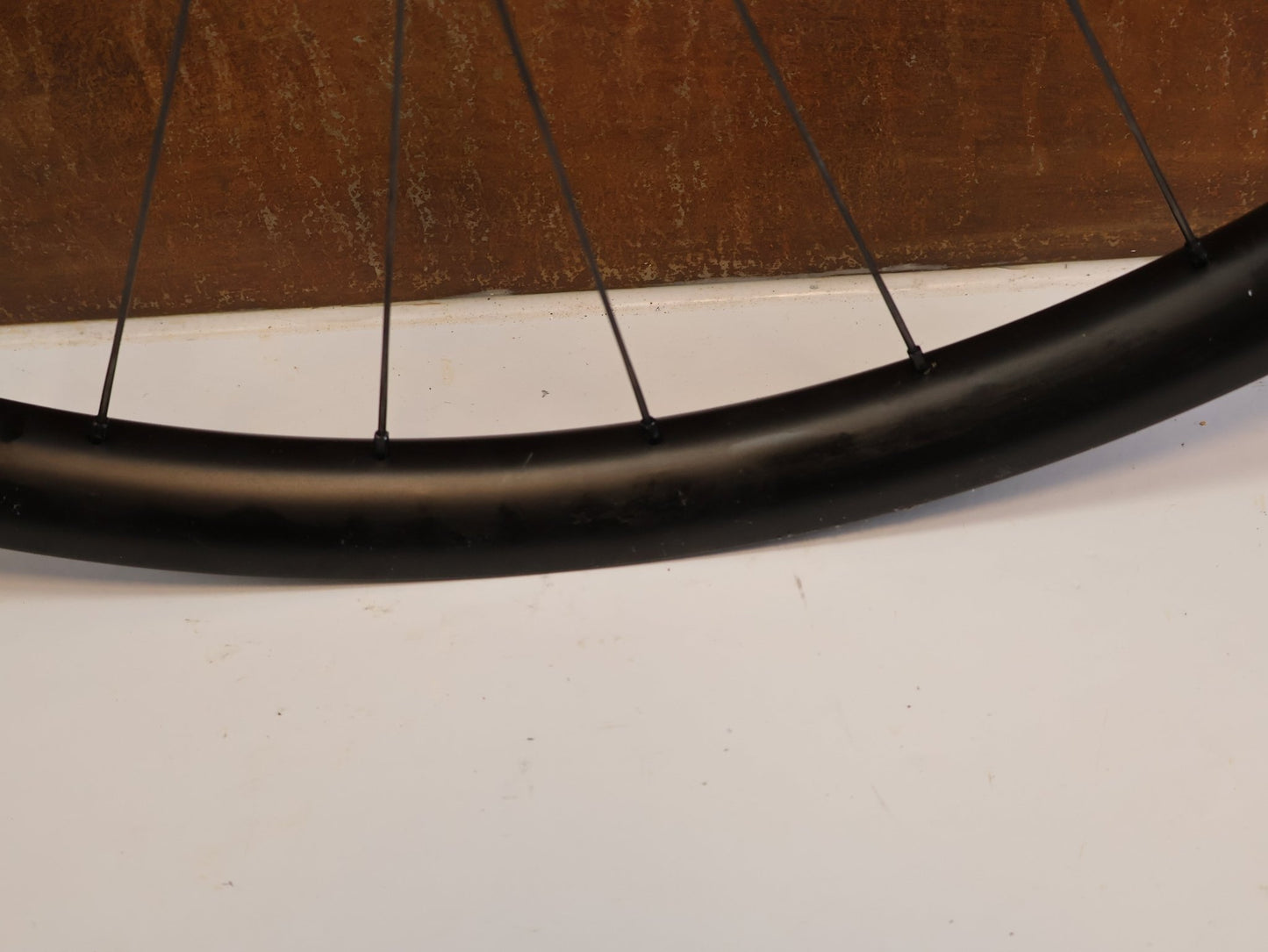 Laufrad/Laufradsatz von Dt Swiss, DT SWISS XRC 1501 SPLINE ONE / 29 ZOLL / CARBON / BOOST / SHIMANO MICRO SPLINE / 1584G vor USEDBIKES-OB.DE Hintergrund