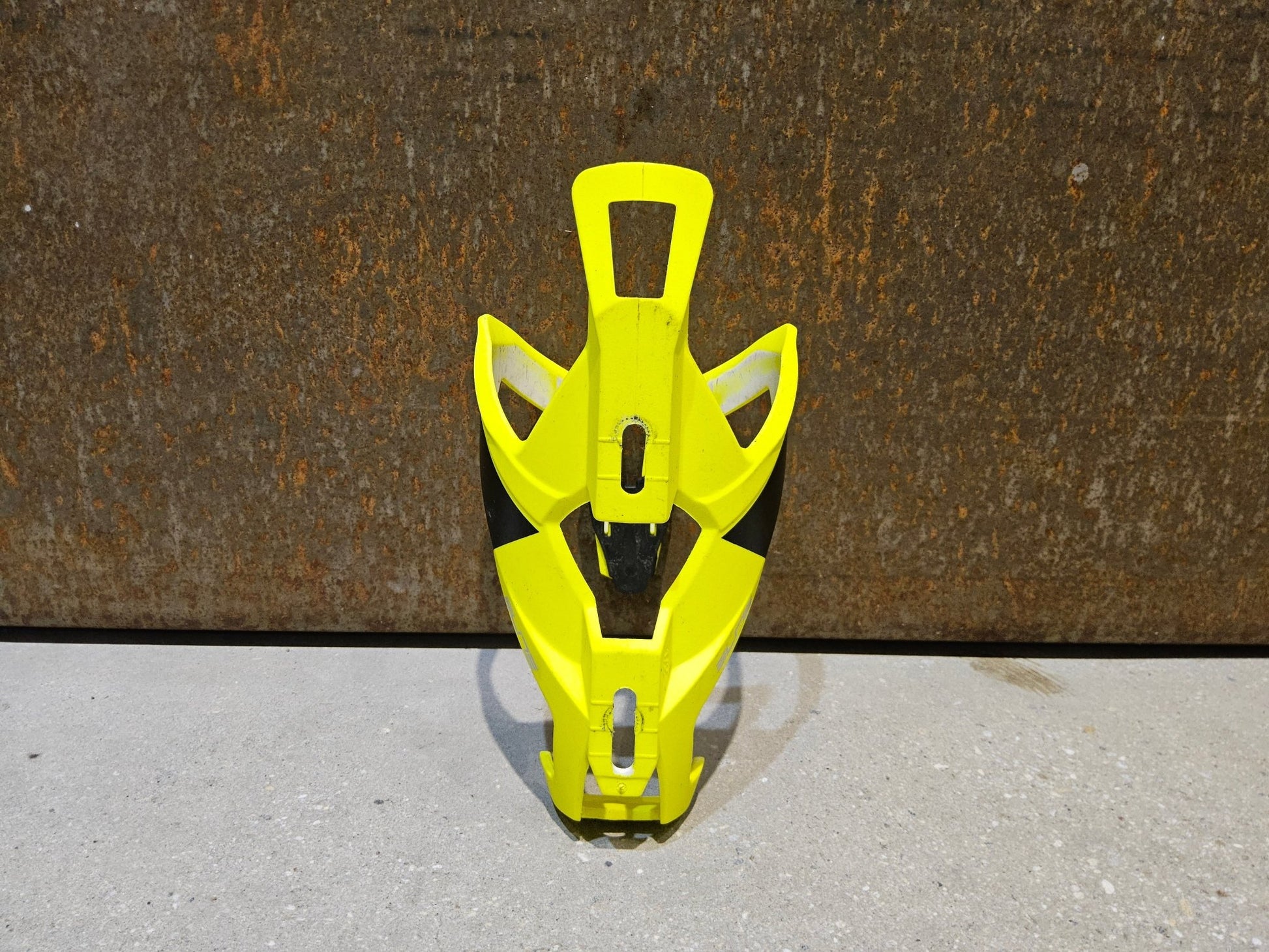 Trinkflaschen und Halter von Elite, ELITE CUSTOM RACE PLUS FLASCHENHALTER / NEON GELB vor USEDBIKES - OB.DE Hintergrund