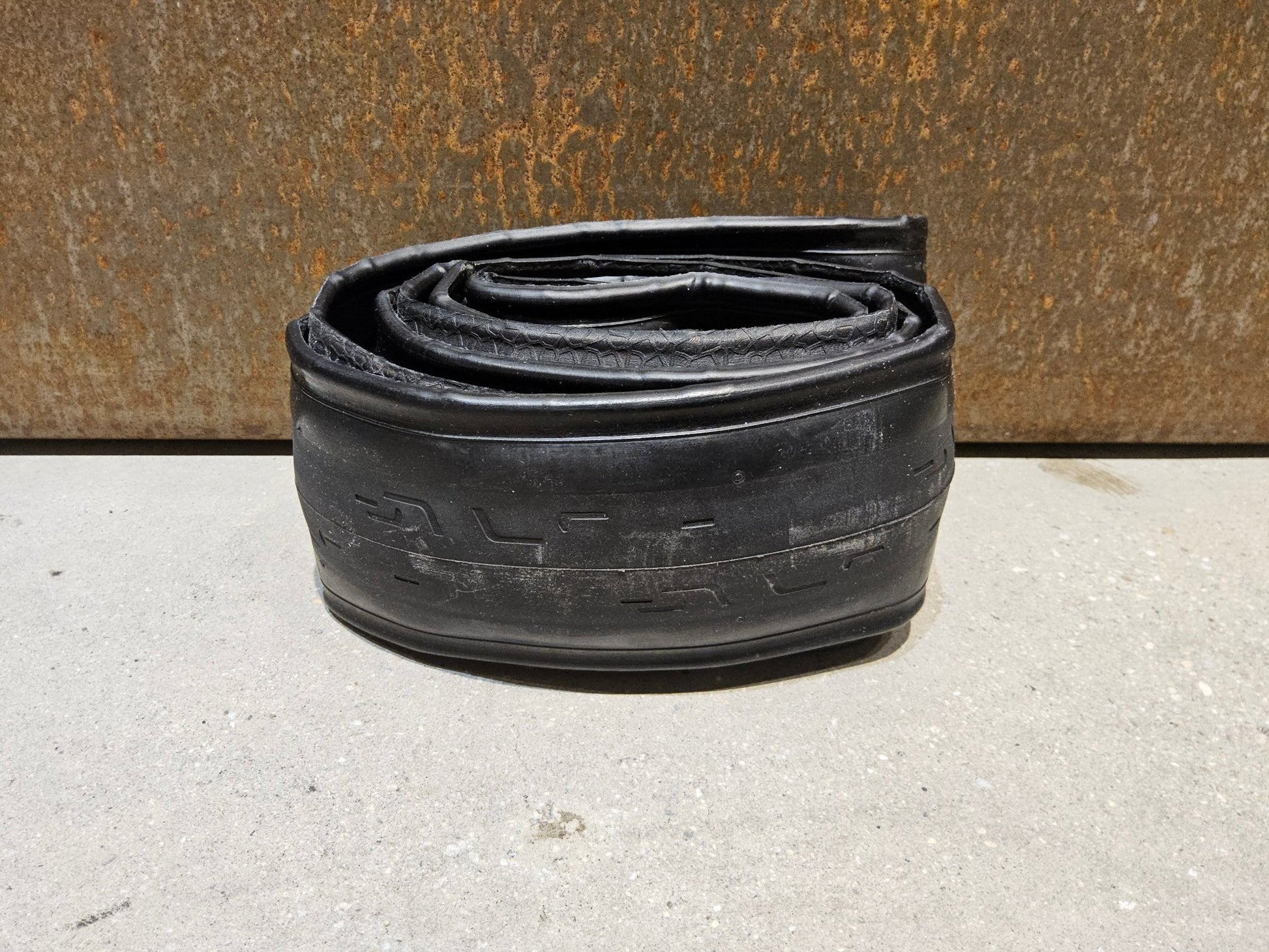 Reifen von Enve, ENVE SES ROAD TIRE RENNRAD REIFEN 700C X 25MM vor USEDBIKES - OB.DE Hintergrund