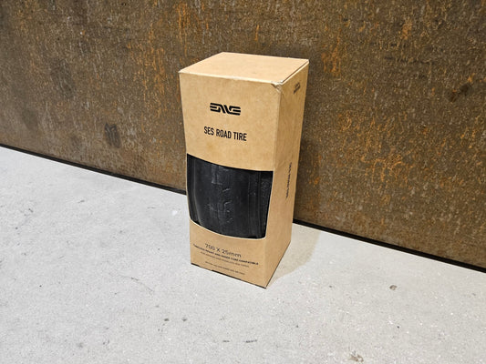 Reifen von Enve, ENVE SES ROAD TIRE RENNRAD REIFEN 700C X 25MM vor USEDBIKES - OB.DE Hintergrund