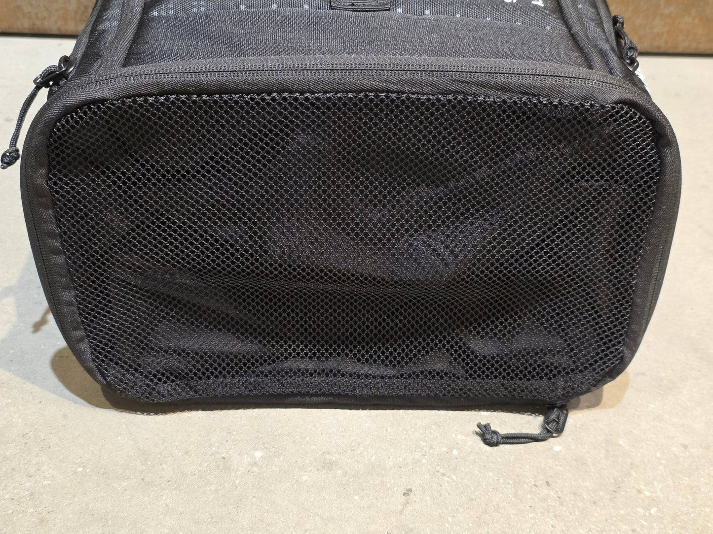 Taschen & Rucksäcke von Evoc, EVOC RAIN BAG BORA HANSGROHE / C. UIJTDEBROEKS vor USEDBIKES - OB.DE Hintergrund