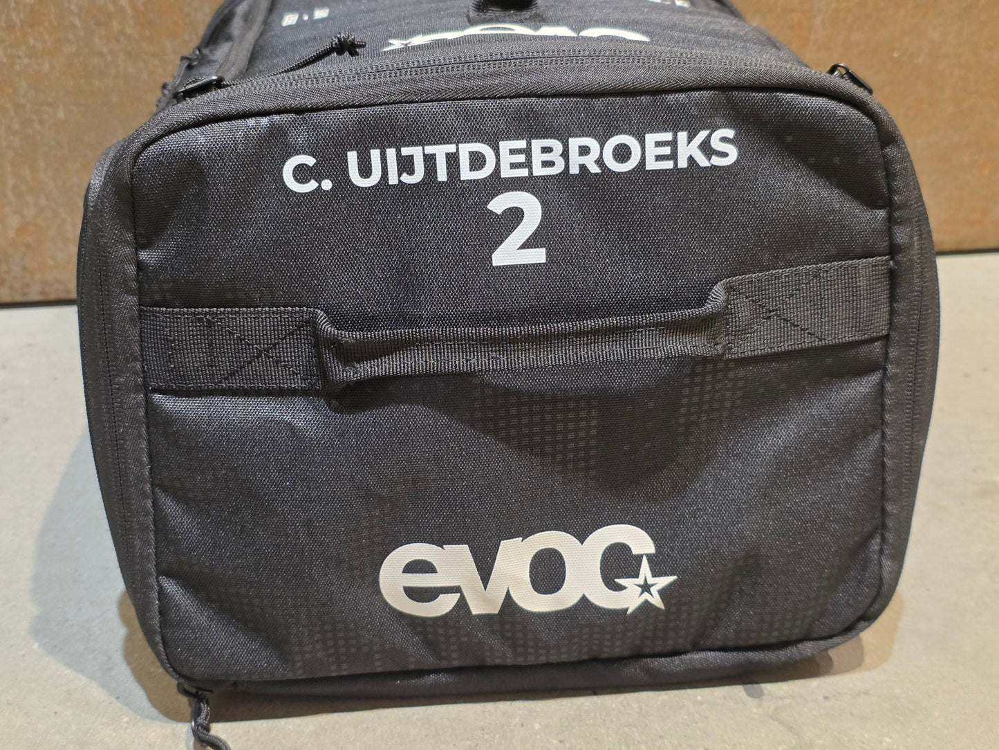 Taschen & Rucksäcke von Evoc, EVOC RAIN BAG BORA HANSGROHE / C. UIJTDEBROEKS vor USEDBIKES - OB.DE Hintergrund