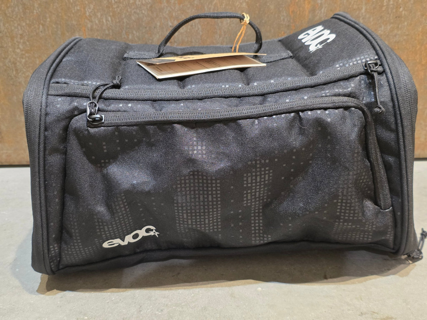 Taschen & Rucksäcke von Evoc, EVOC RAIN BAG vor USEDBIKES - OB.DE Hintergrund