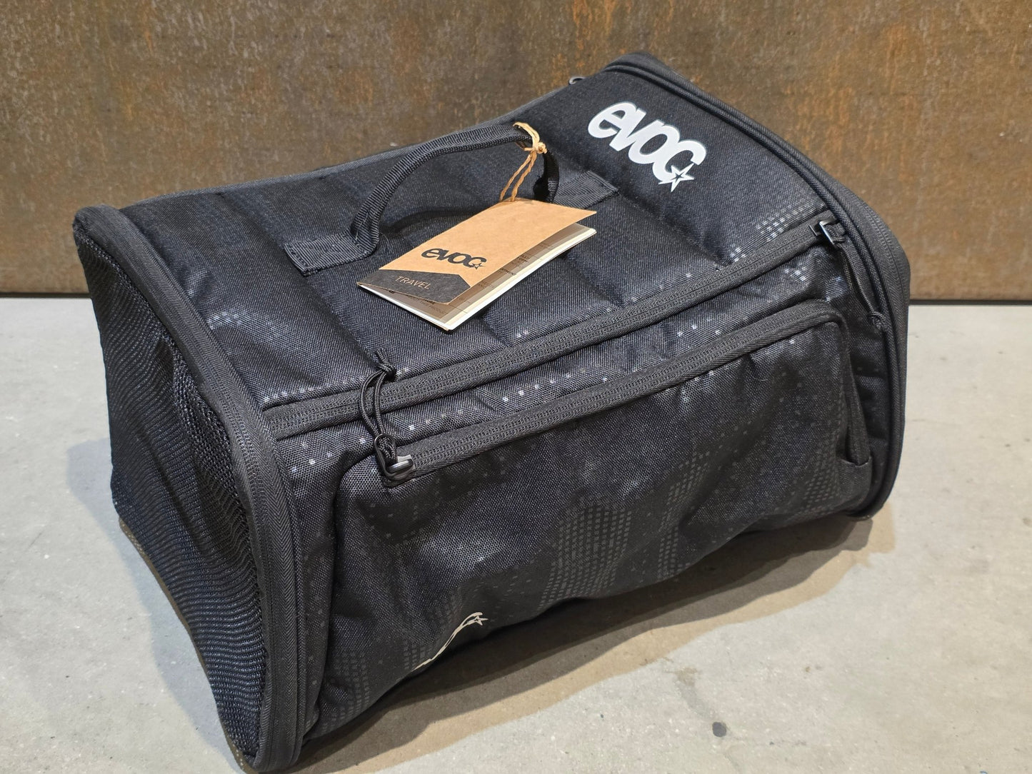 Taschen & Rucksäcke von Evoc, EVOC RAIN BAG vor USEDBIKES - OB.DE Hintergrund