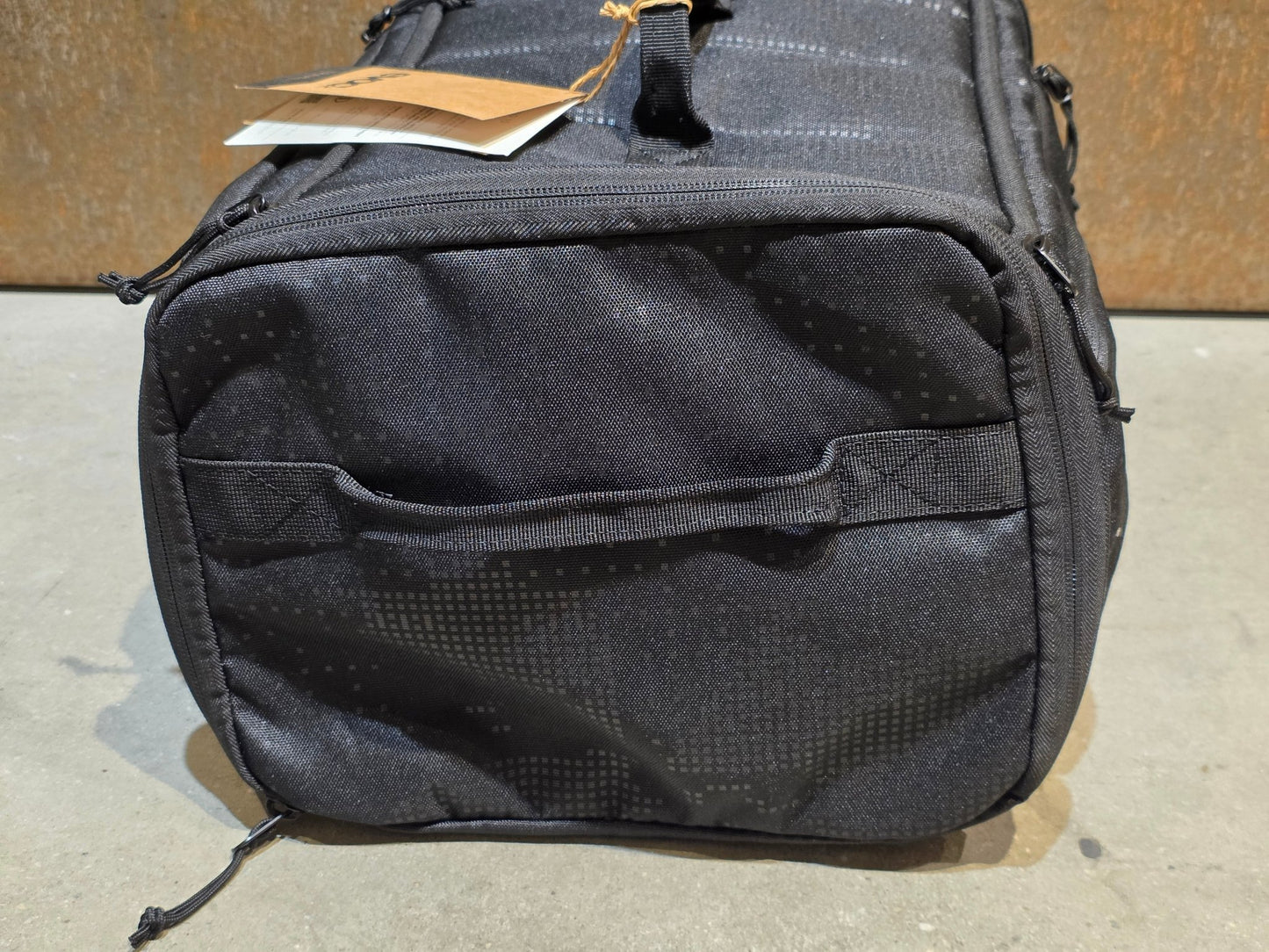 Taschen & Rucksäcke von Evoc, EVOC RAIN BAG vor USEDBIKES - OB.DE Hintergrund
