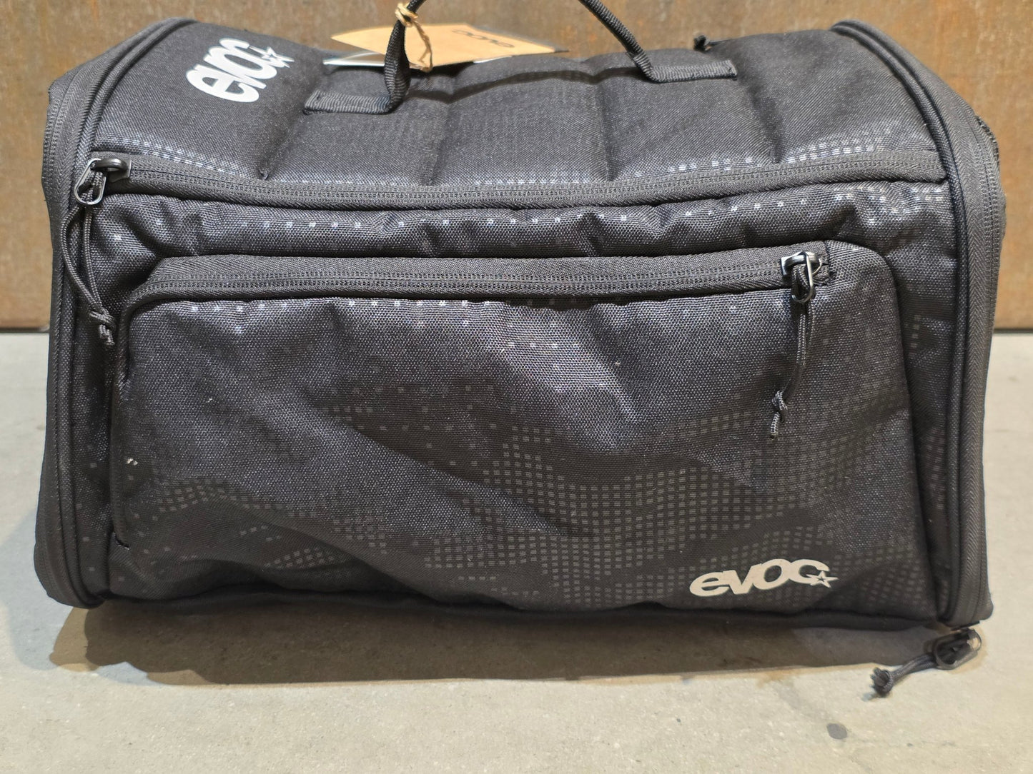 Taschen & Rucksäcke von Evoc, EVOC RAIN BAG vor USEDBIKES - OB.DE Hintergrund