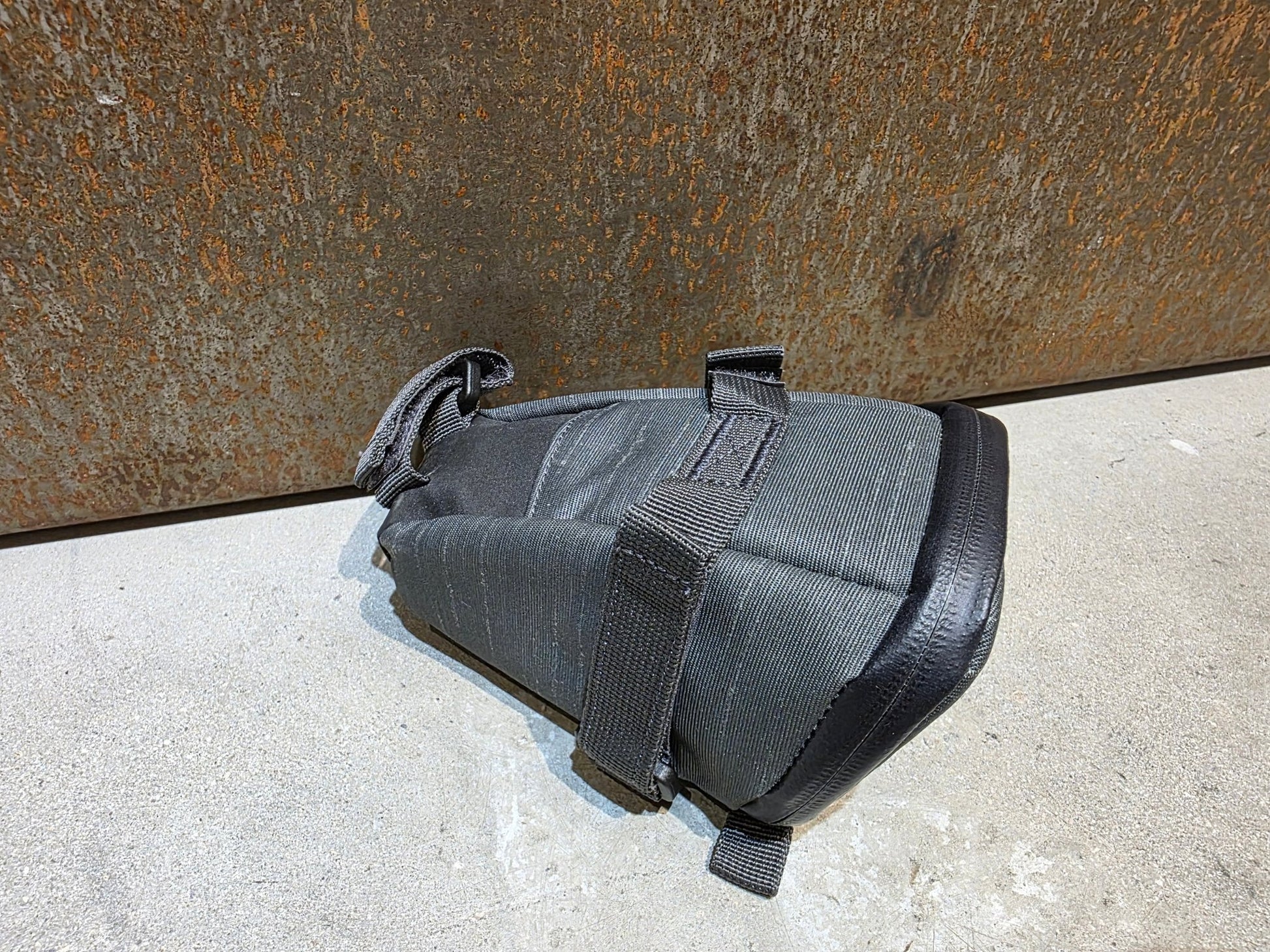 Taschen & Rucksäcke von Evoc, EVOC SEATBAG TOUR M / 0,5L vor USEDBIKES - OB.DE Hintergrund