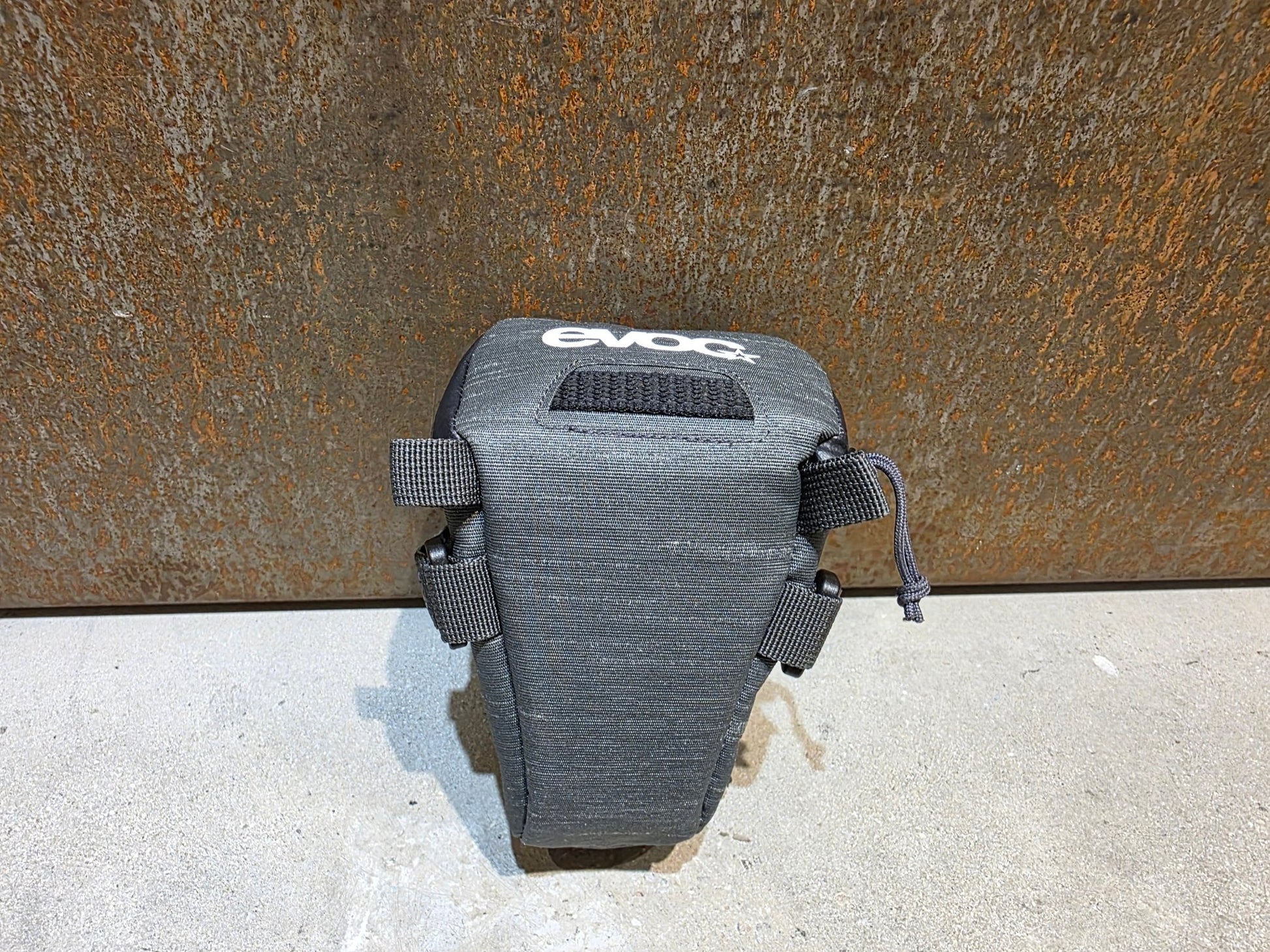 Taschen & Rucksäcke von Evoc, EVOC SEATBAG TOUR M / 0,5L vor USEDBIKES - OB.DE Hintergrund