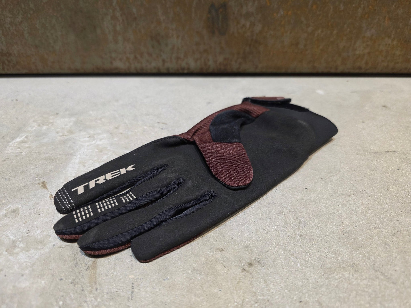 Handschuhe von Fox Racing, FOX RACING X TREK RANGER MOUNTAINBIKE HANDSCHUH / DAMEN / M vor USEDBIKES - OB.DE Hintergrund