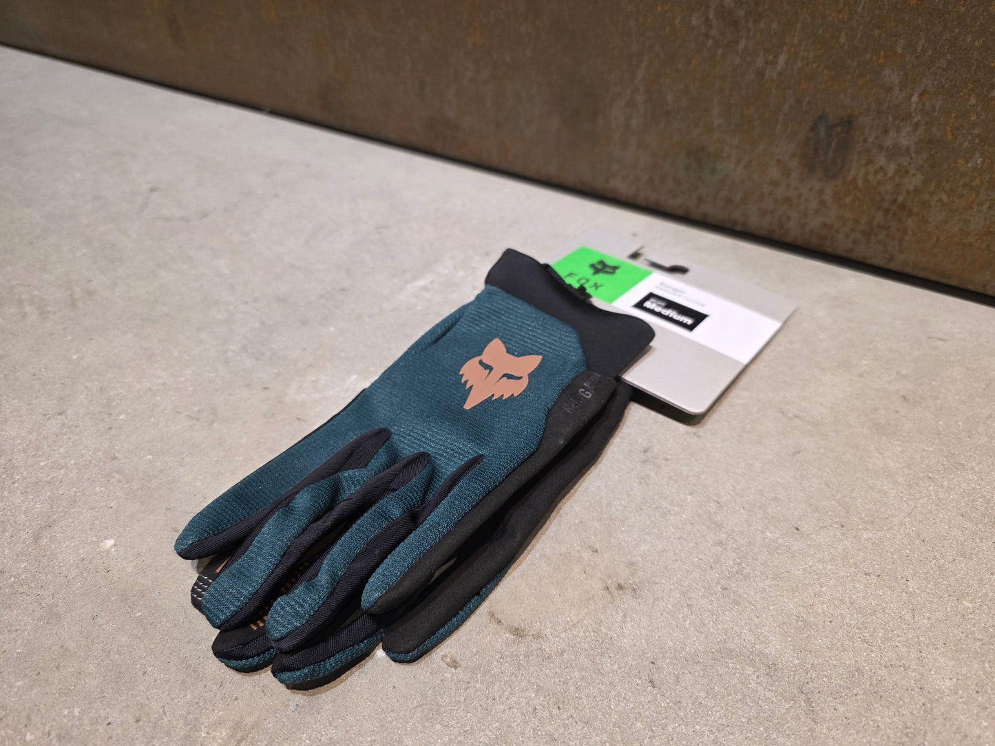 Handschuhe von Fox Racing, FOX RACING X TREK RANGER MOUNTAINBIKE HANDSCHUH / DARK GREEN / HERREN / M vor USEDBIKES - OB.DE Hintergrund
