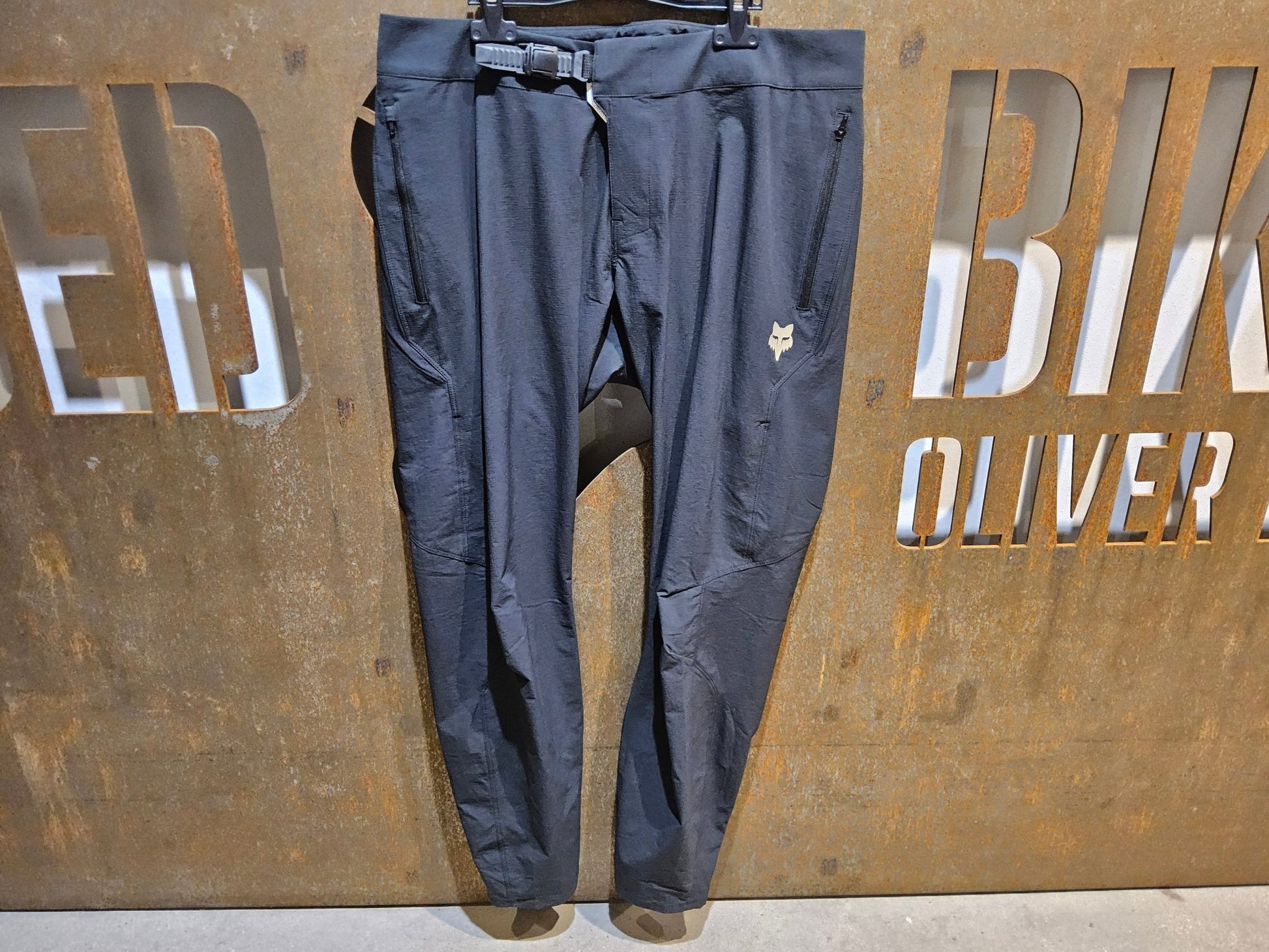 Hosen Herren von Fox Racing, FOX RACING X TREK RANGER MOUNTAINBIKE HOSE LANG / HERREN vor USEDBIKES - OB.DE Hintergrund