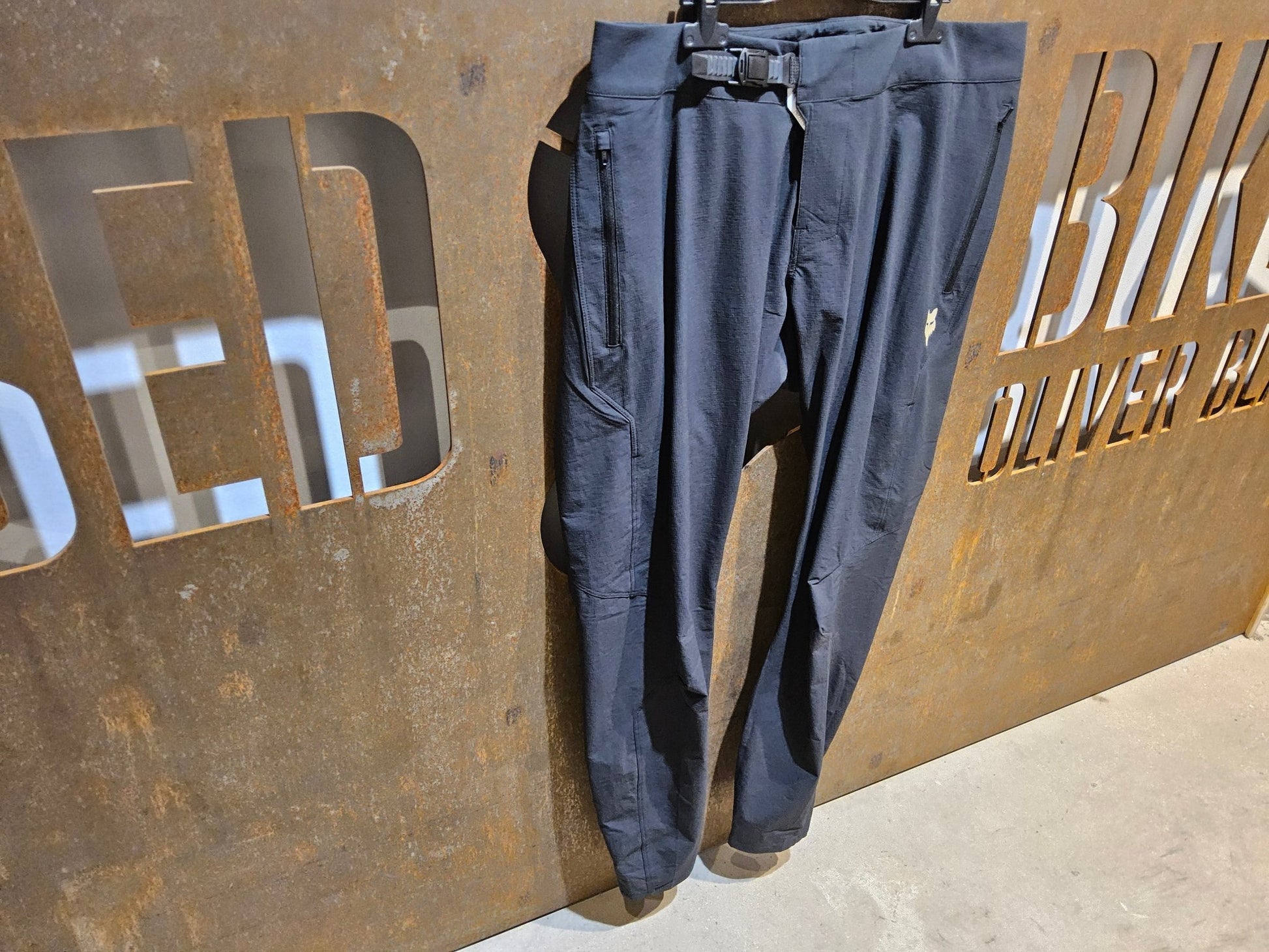 Hosen Herren von Fox Racing, FOX RACING X TREK RANGER MOUNTAINBIKE HOSE LANG / HERREN vor USEDBIKES - OB.DE Hintergrund