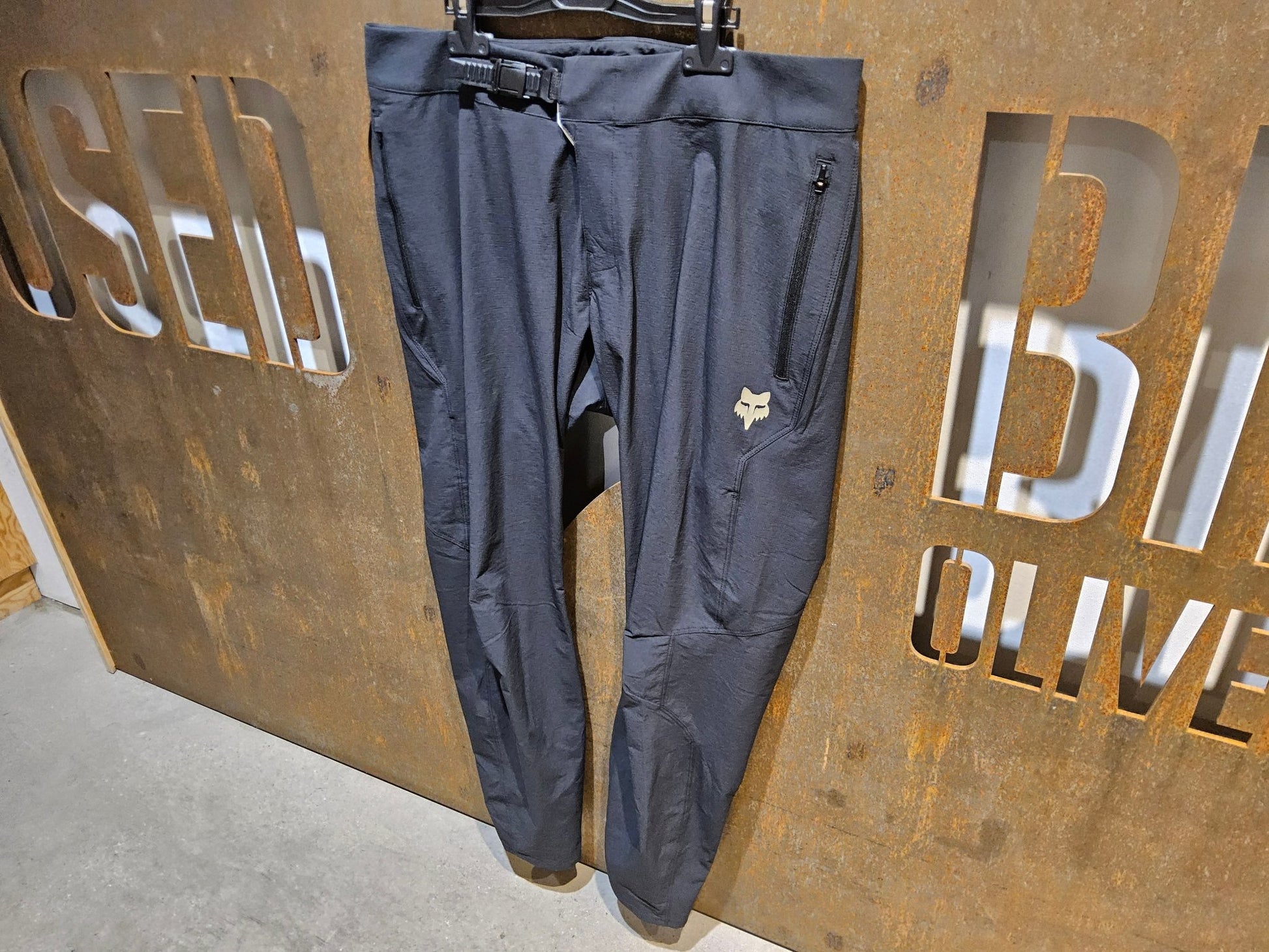 Hosen Herren von Fox Racing, FOX RACING X TREK RANGER MOUNTAINBIKE HOSE LANG / HERREN vor USEDBIKES - OB.DE Hintergrund