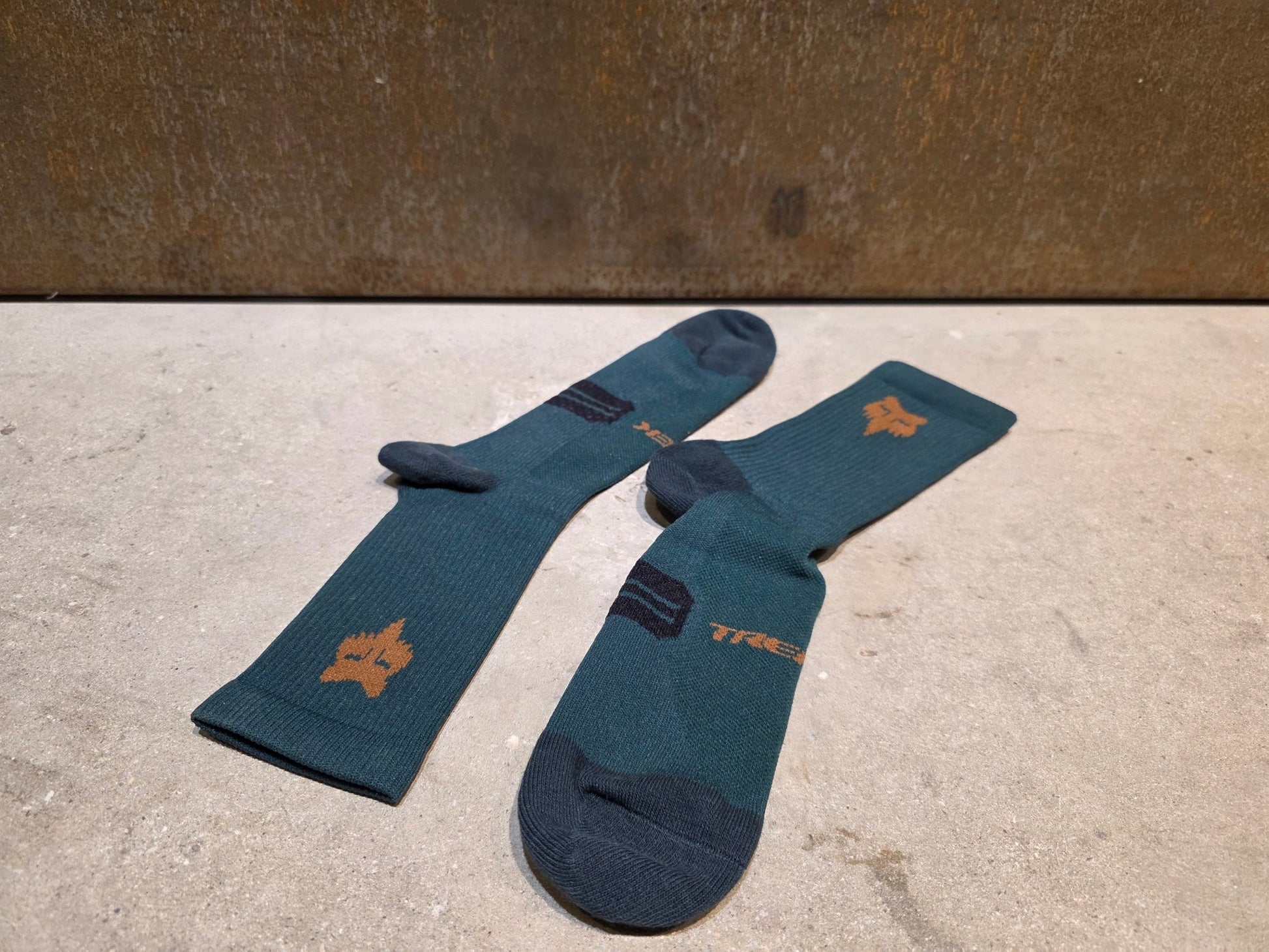Socken Herren von Fox Racing, FOX RACING X TREK RANGER MOUNTAINBIKE SOCKEN / L/XL vor USEDBIKES - OB.DE Hintergrund